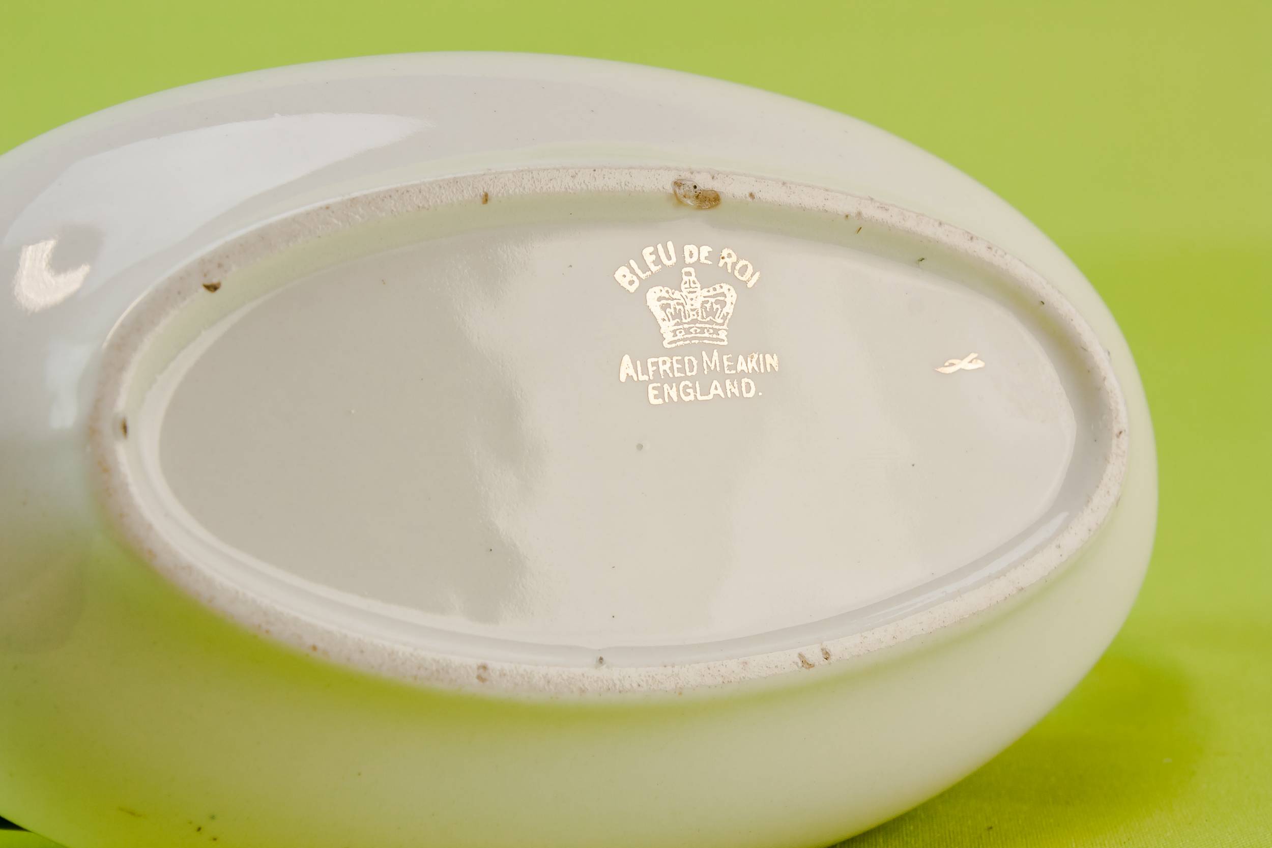 Charming Neo-Classical GRAVY — Blue and white gravy boat 4