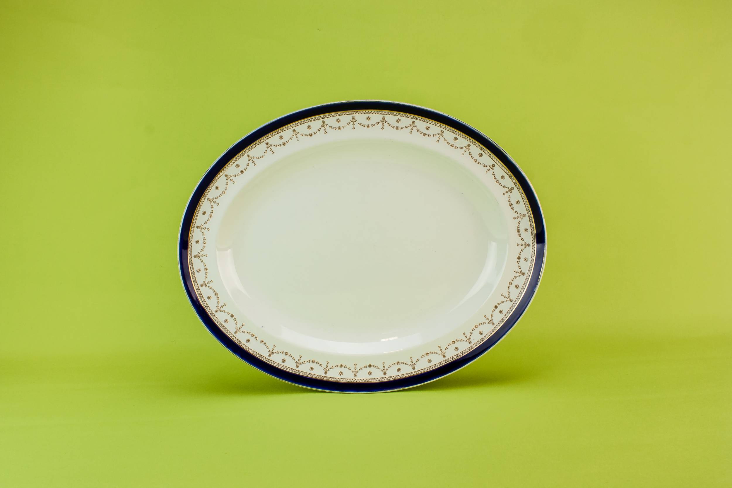 Blue Neo-Classical Alfred — Blue and white platter