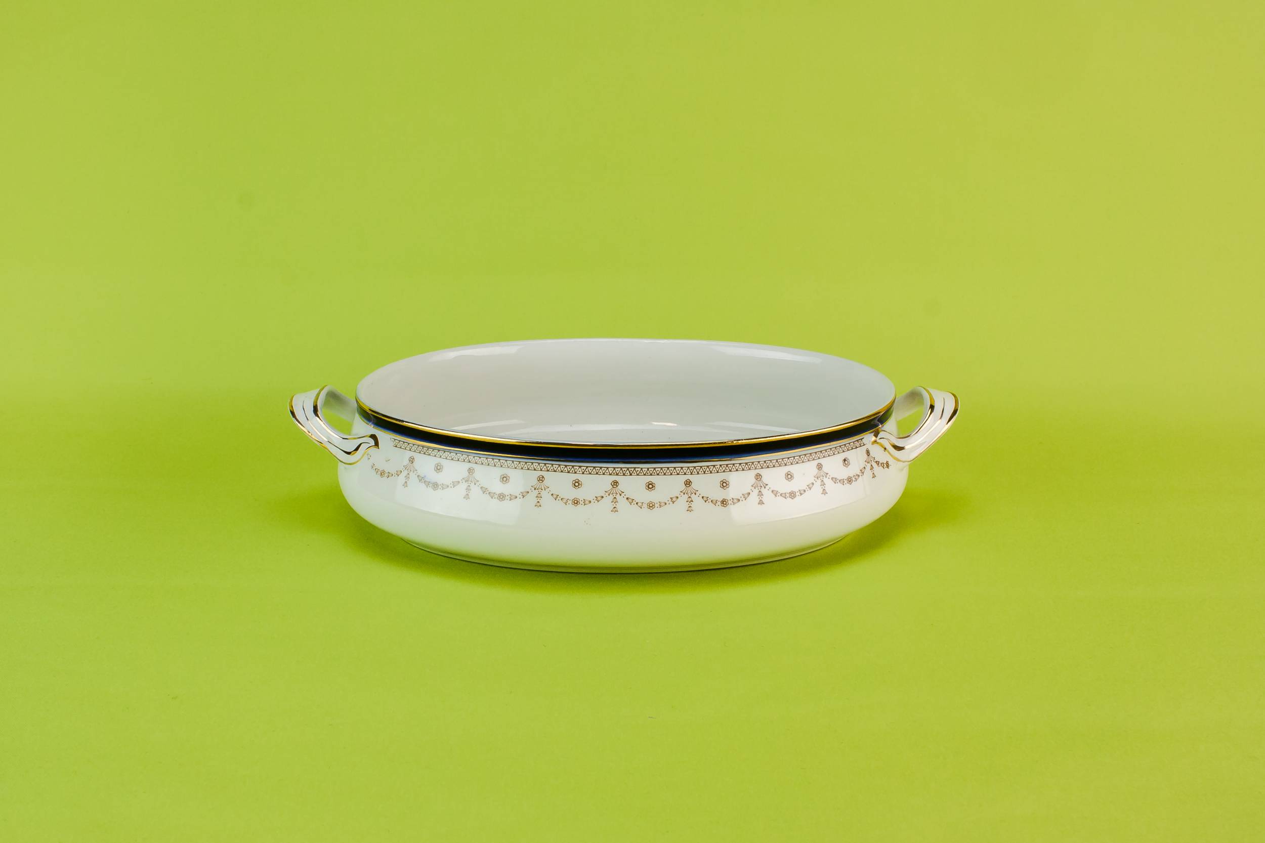 Vintage Medium Bleu — Blue and white serving bowl