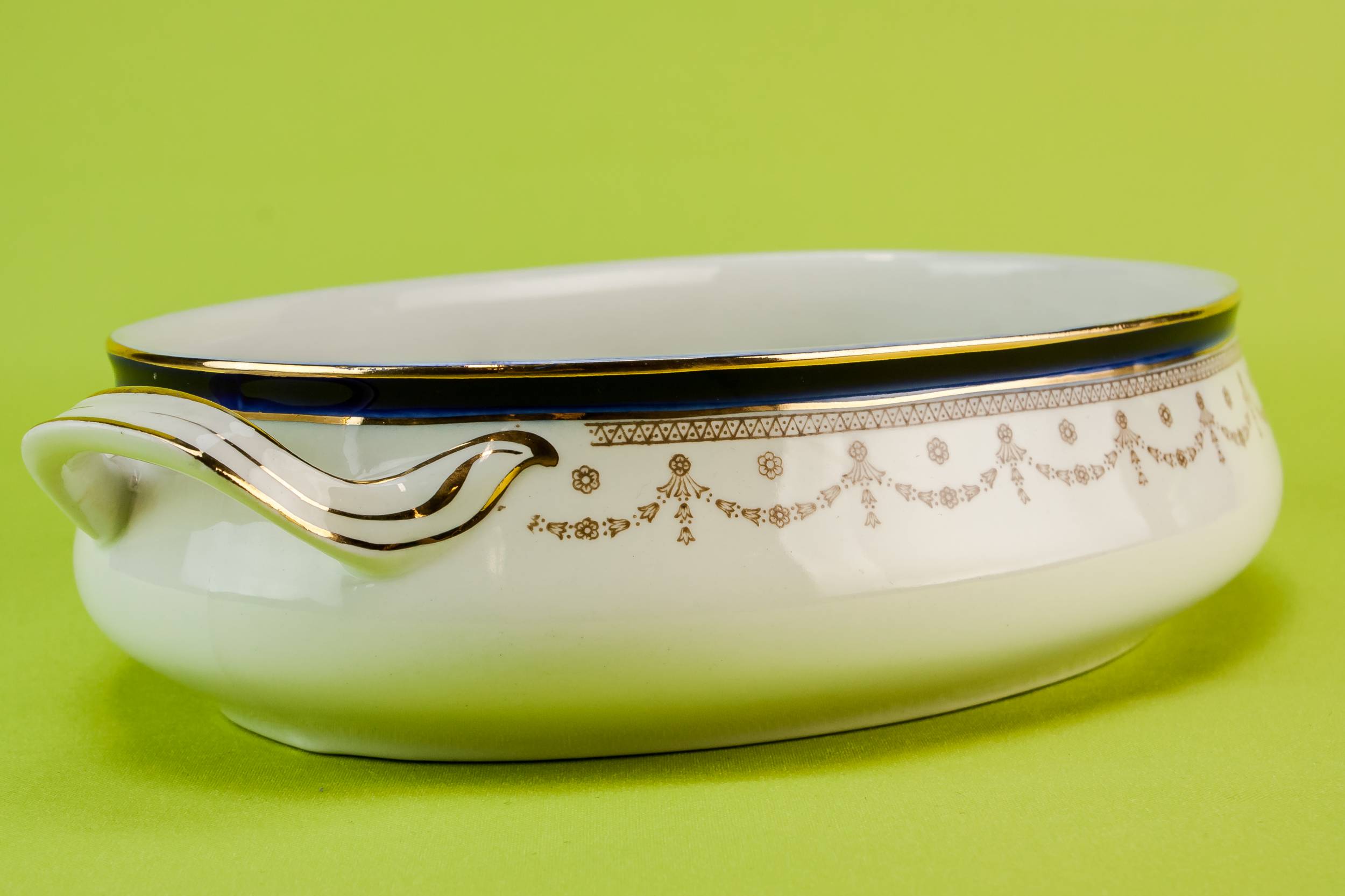 Vintage Medium Bleu — Blue and white serving bowl 1