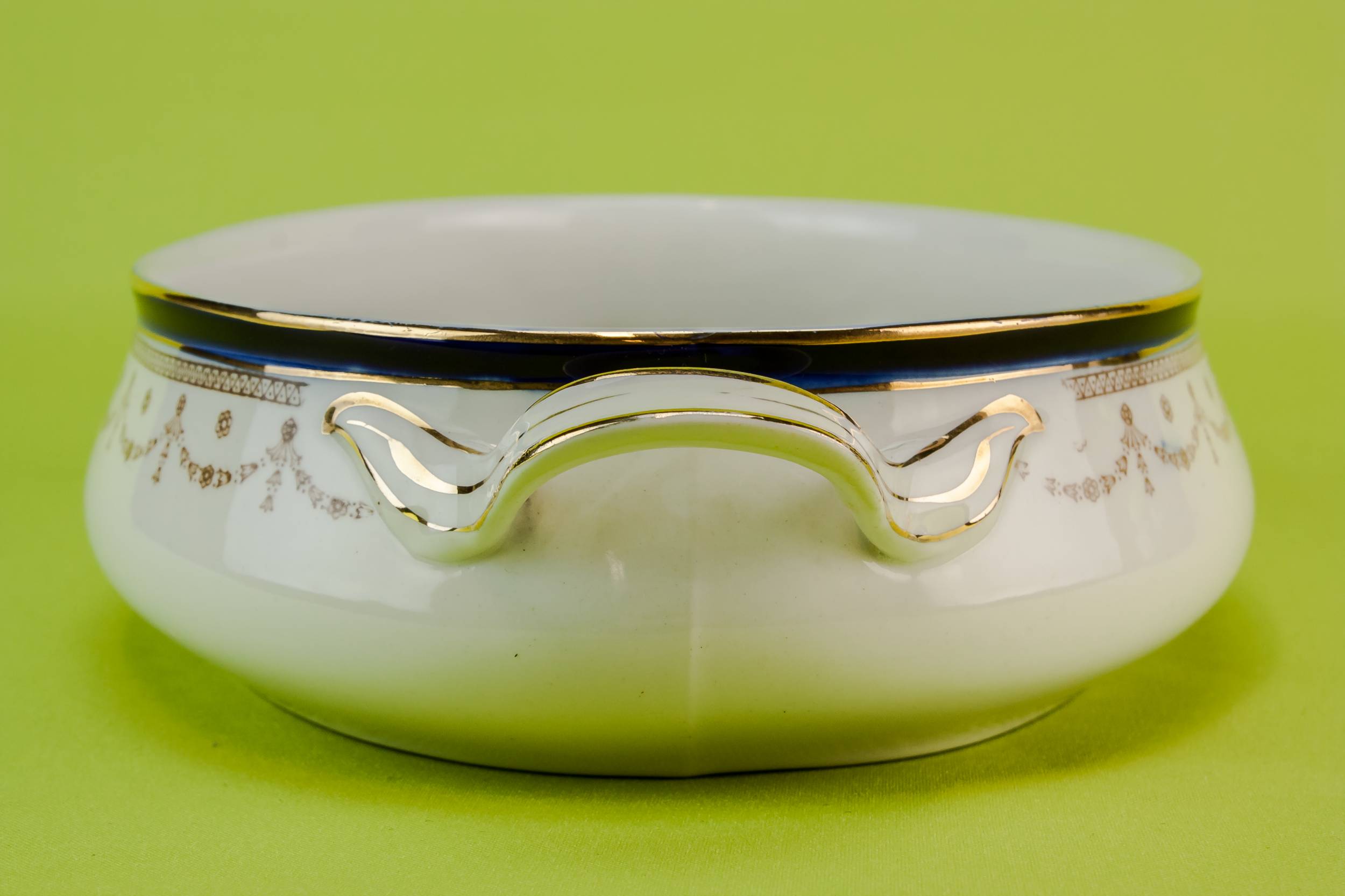 Vintage Medium Bleu — Blue and white serving bowl 2