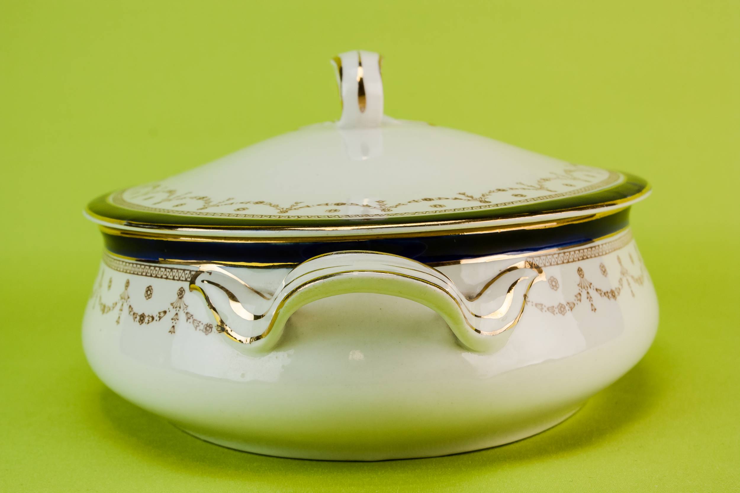 Medium Vintage Pottery — Blue and white tureen 3
