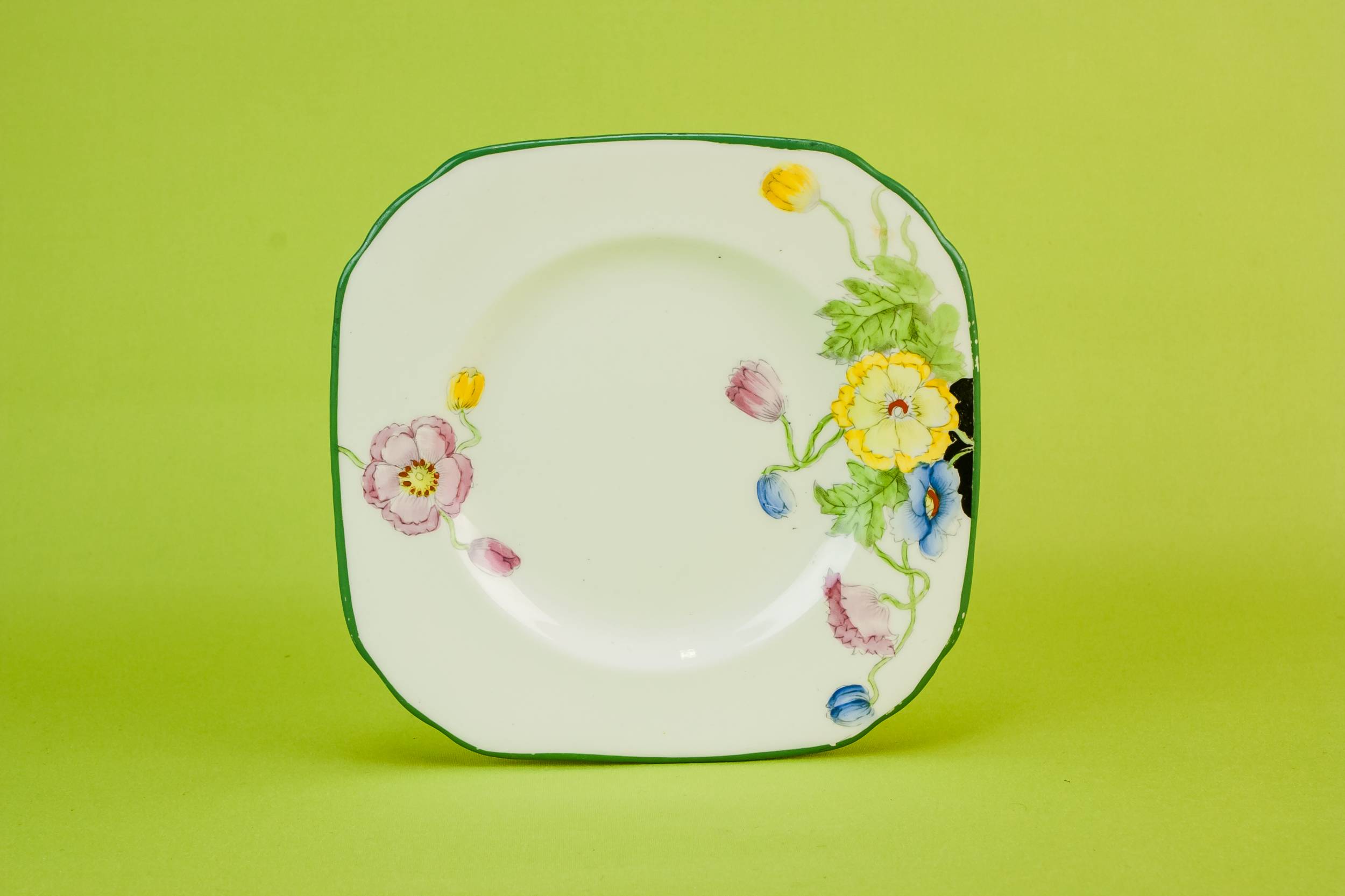 Art Deco Elegant — 4 Art Deco bone china plates