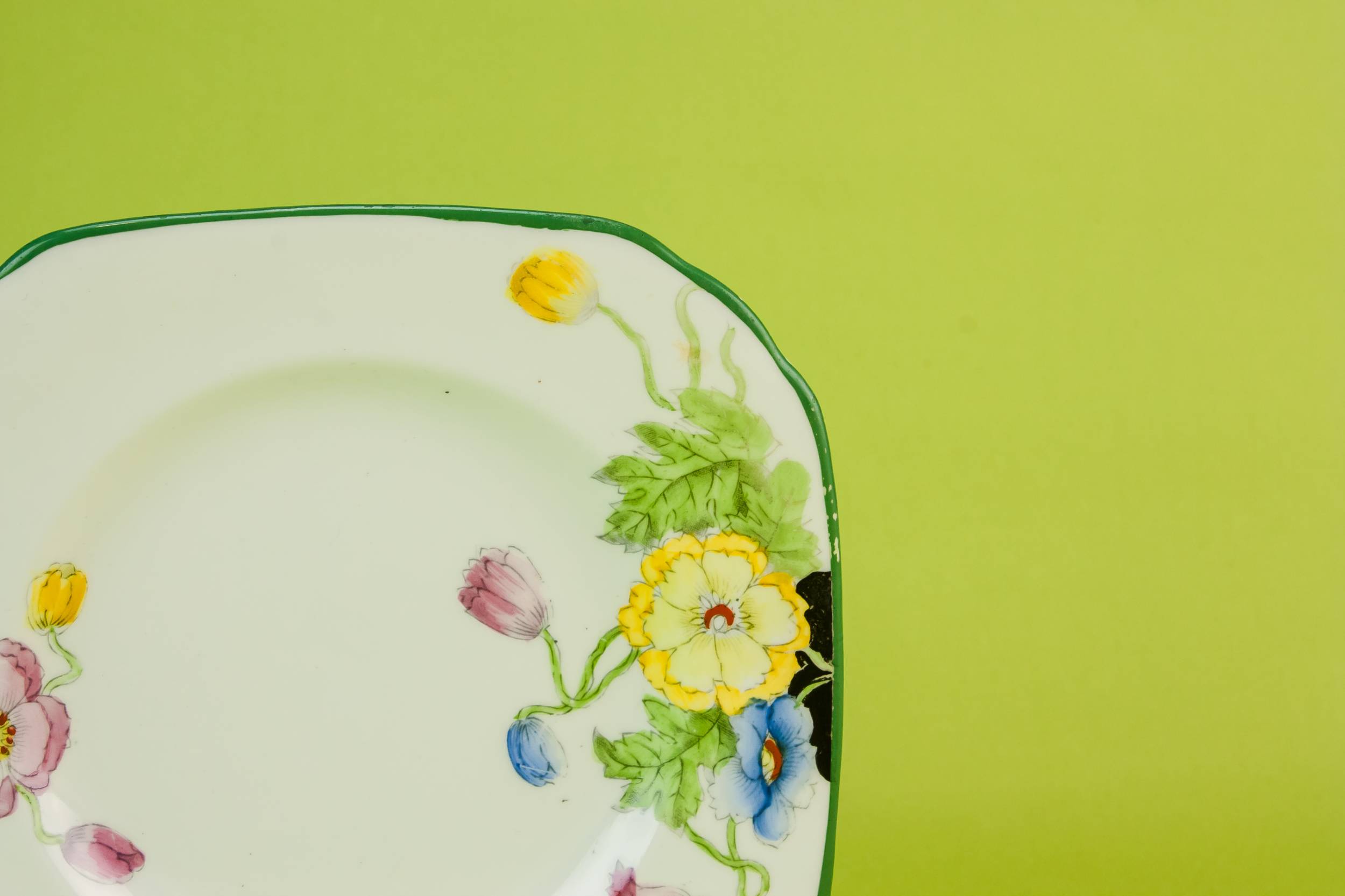 Art Deco Elegant — 4 Art Deco bone china plates 1
