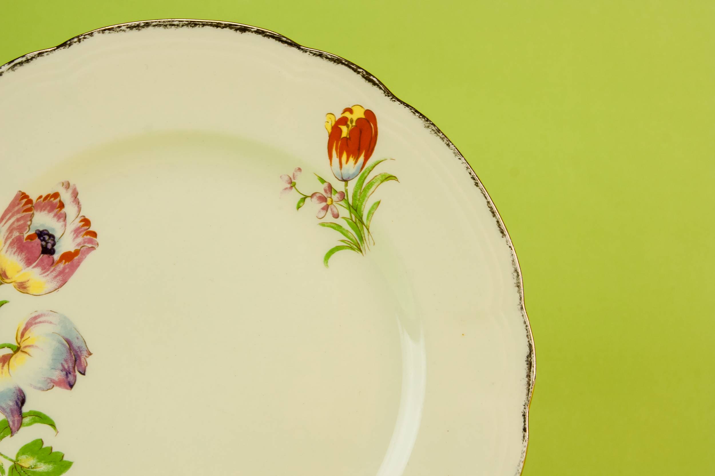 Elegant Vintage Pottery — 4 Alfred Meakin pottery plates 1