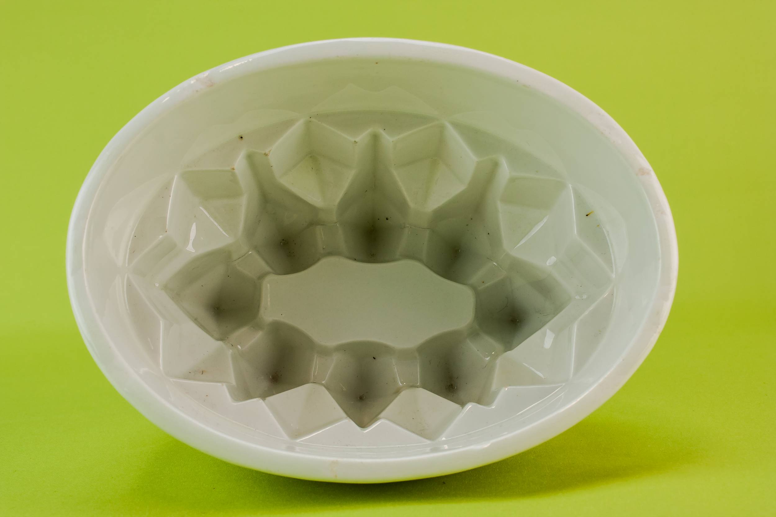 Stoneware Vintage Panelled — Stoneware baking mould 1