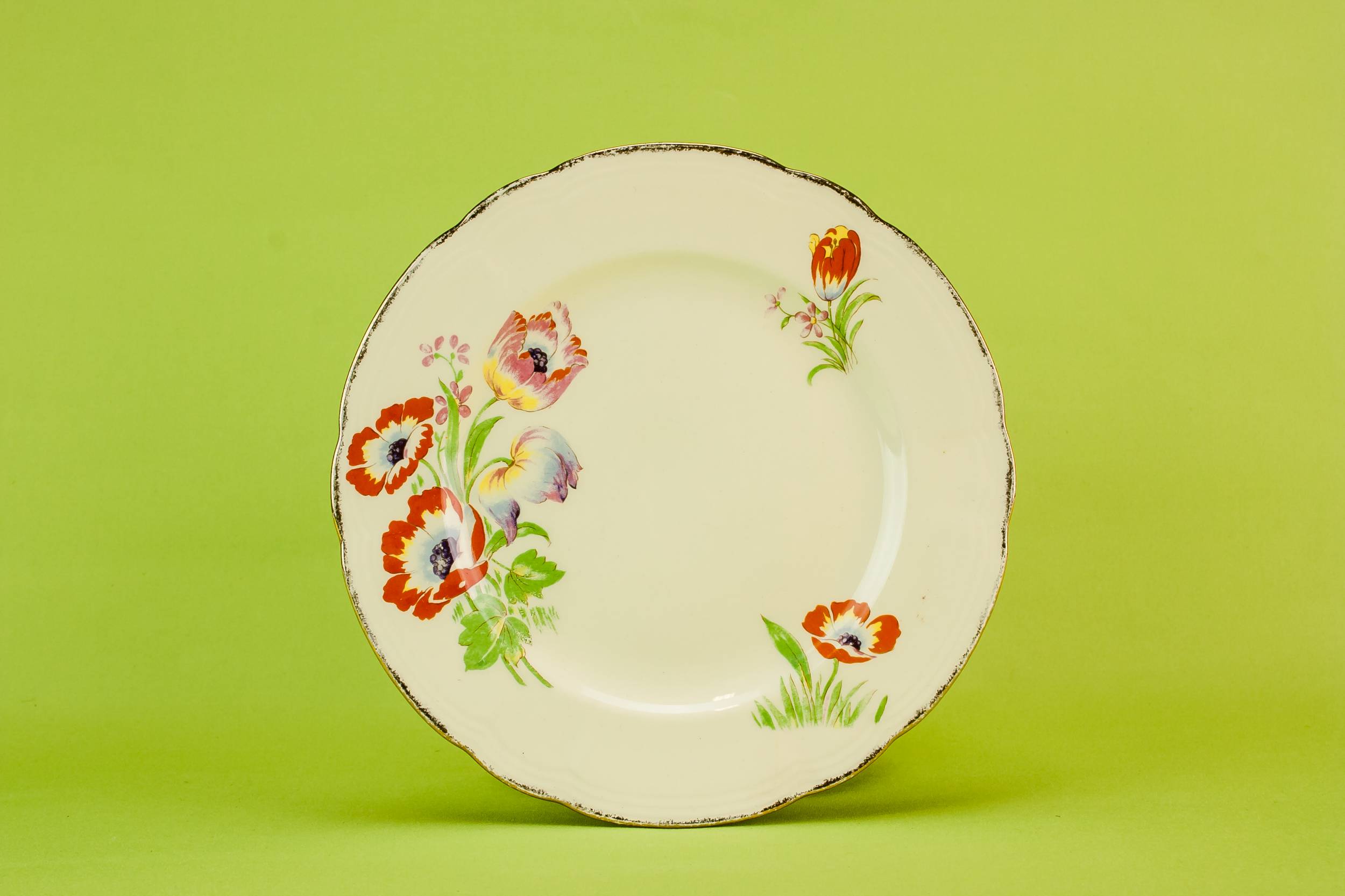 Elegant Vintage Pottery — 4 Alfred Meakin pottery plates