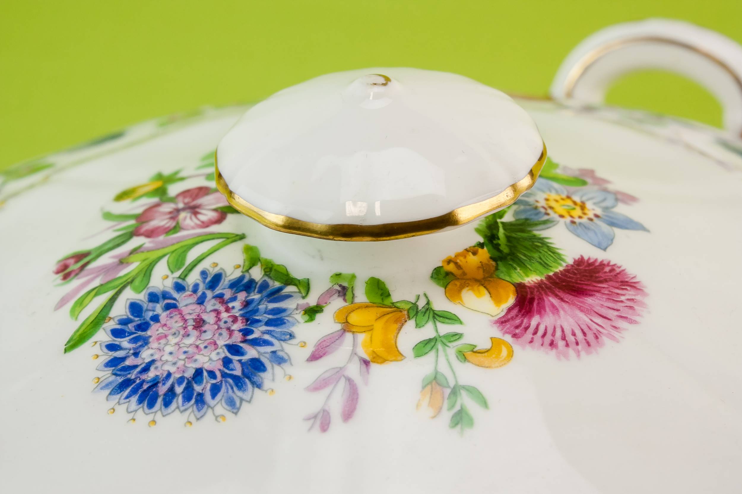 Elegant Vintage Bone — Adderley bone china tureen 1
