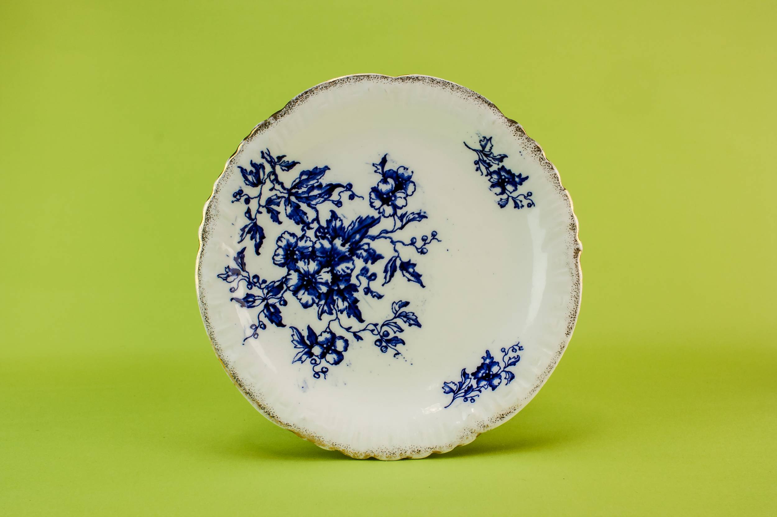 Elegant Antique Floral — Blue and white serving dish