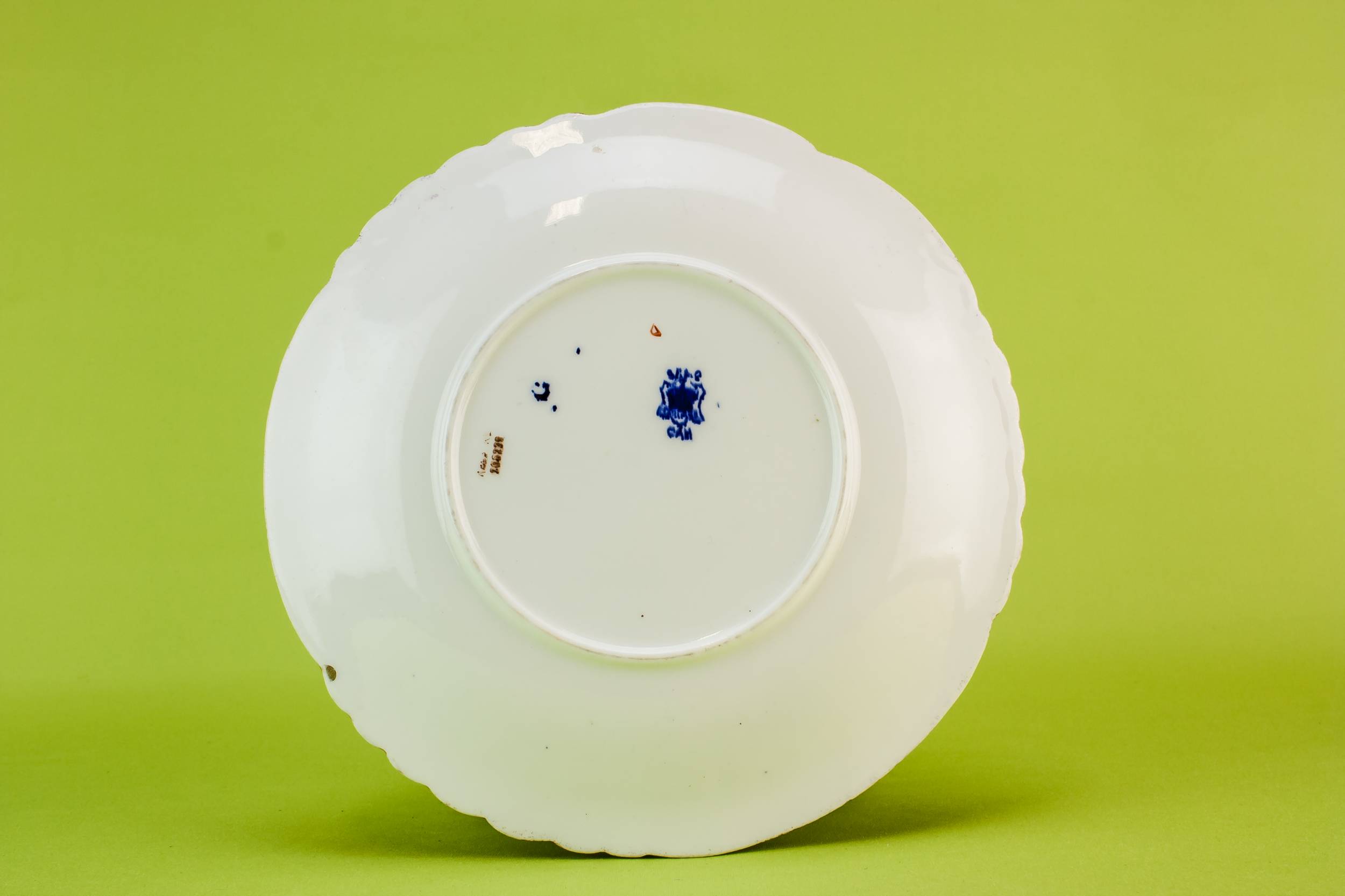Elegant Antique Floral — Blue and white serving dish 2