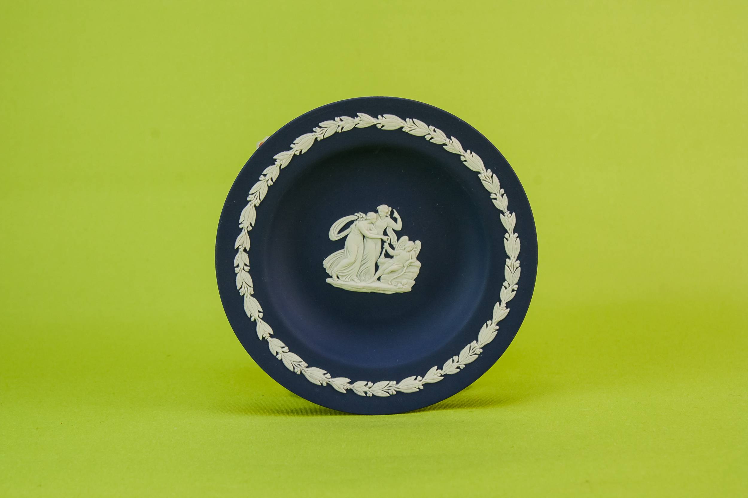Elegant Retro Small — Retro pottery bowl