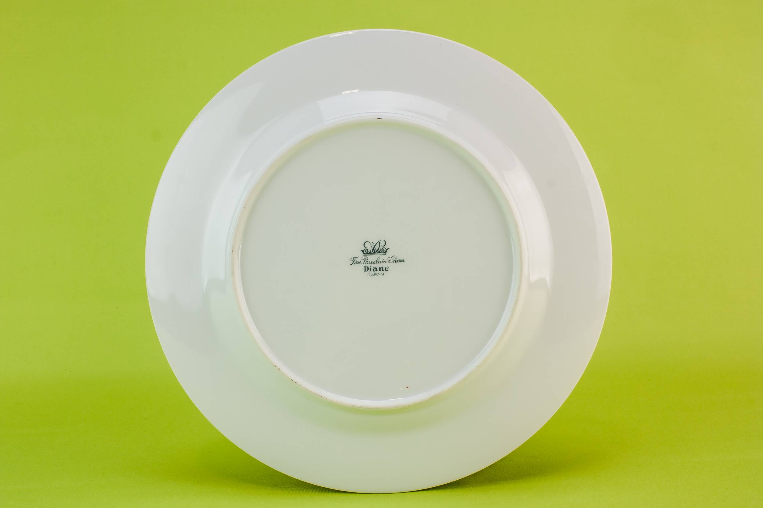 Vintage Charming Wade — 2 porcelain dinner plates 2