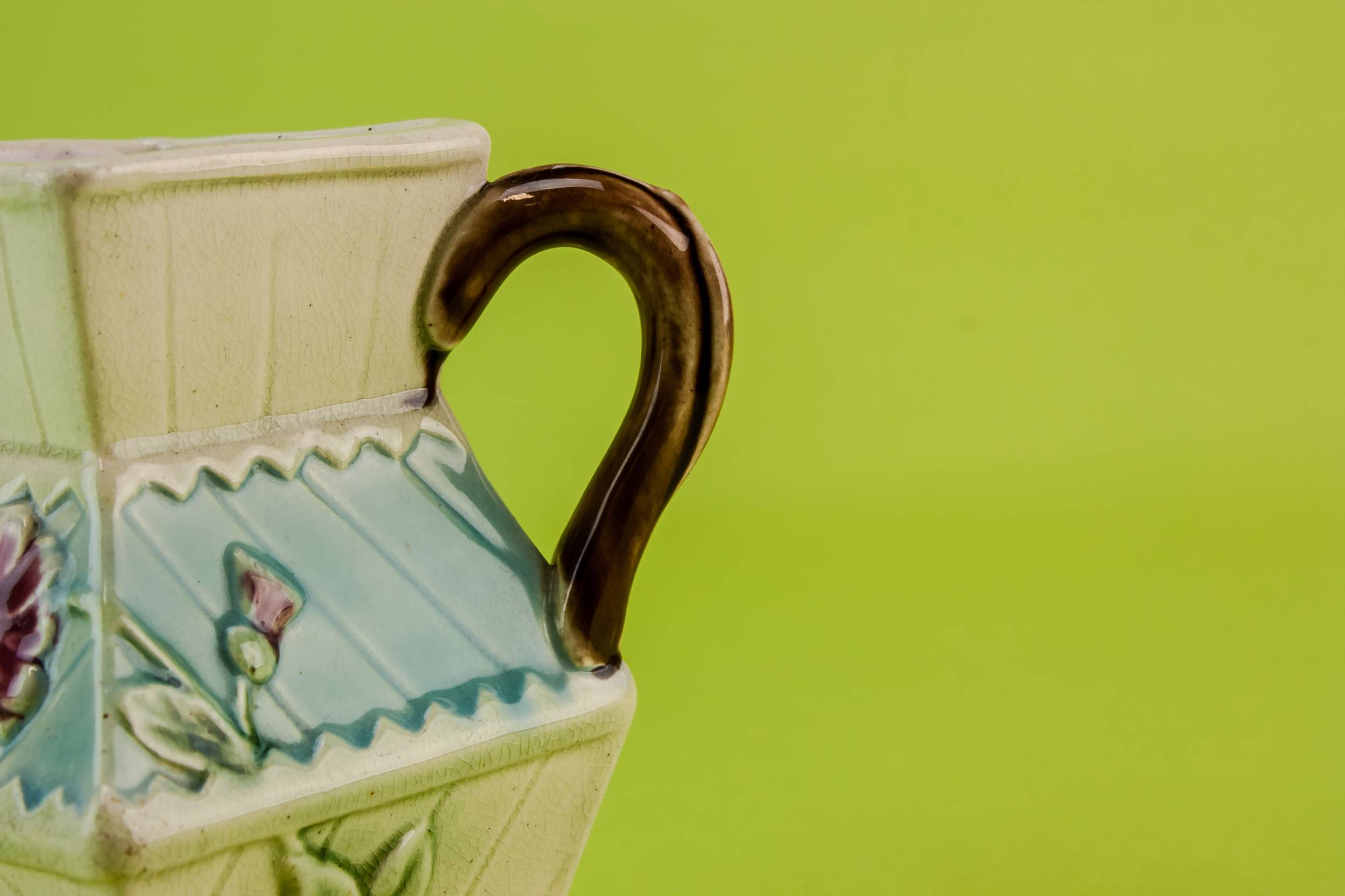 Unusual Aesthetic Movement — Majolica creamer 3