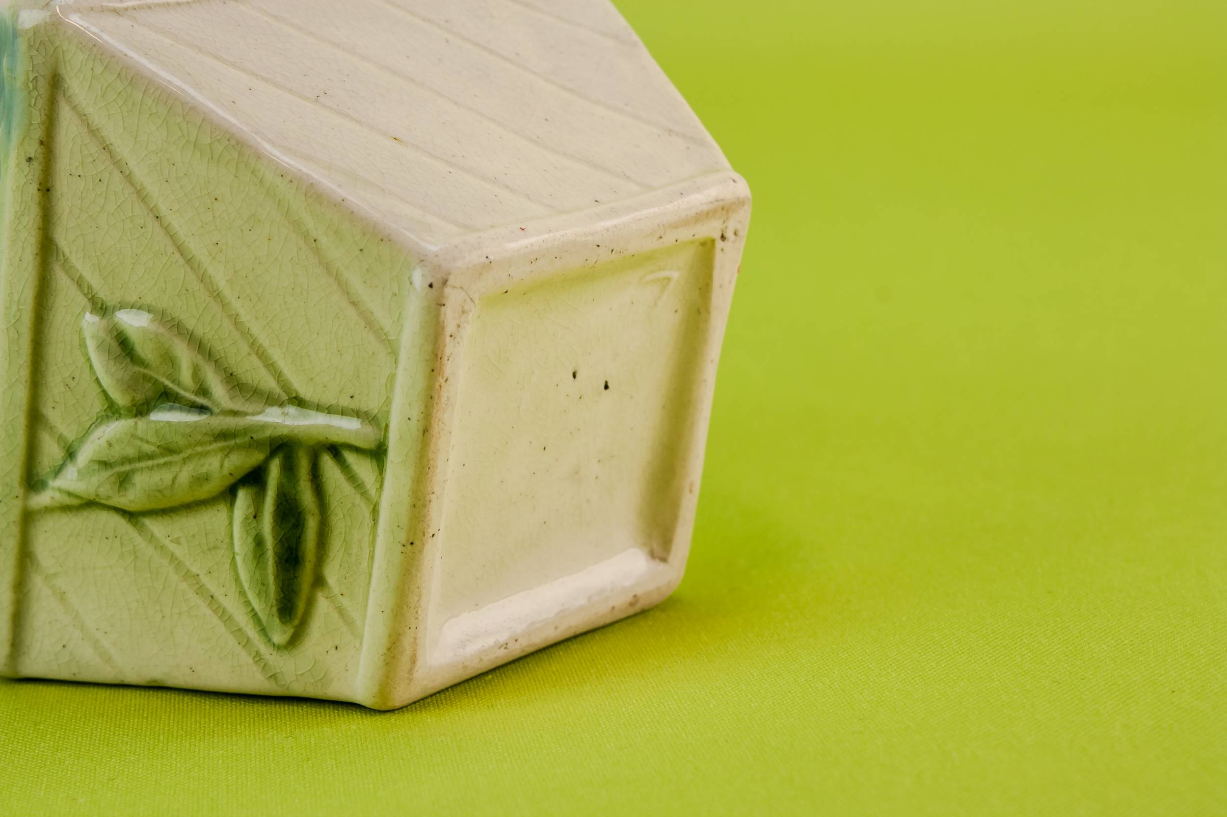 Unusual Aesthetic Movement — Majolica creamer 4