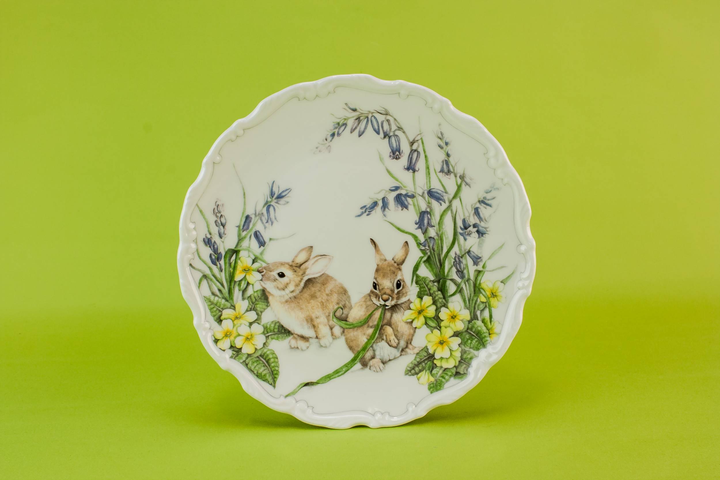 Bone China Spectacular — Traditional cake plate