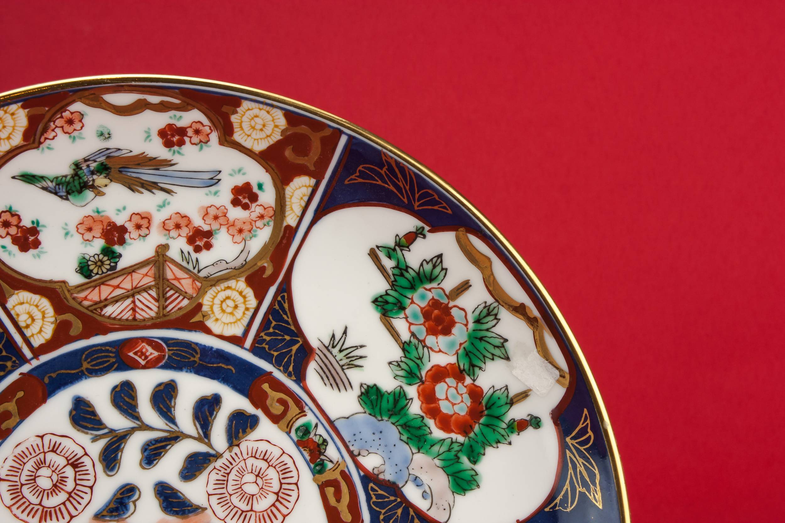Vintage Shabby Chic — Gold Imari porcelain plaque 1
