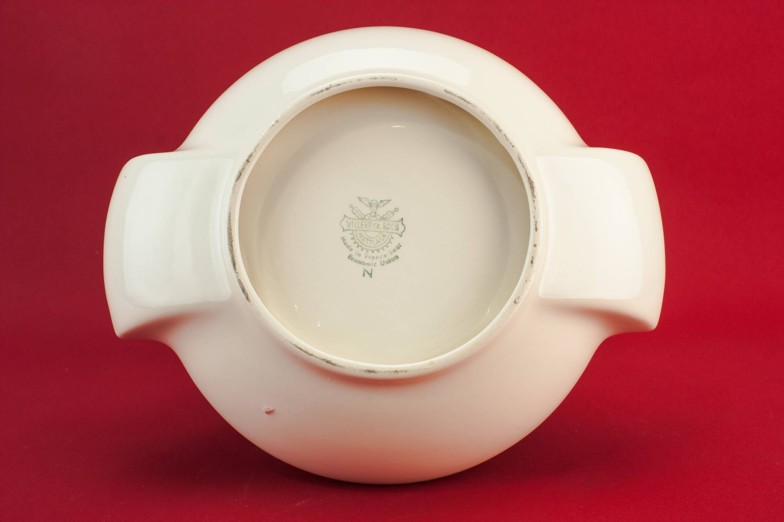 Classical Vintage Pottery — Villeroy & Boch serving bowl 3