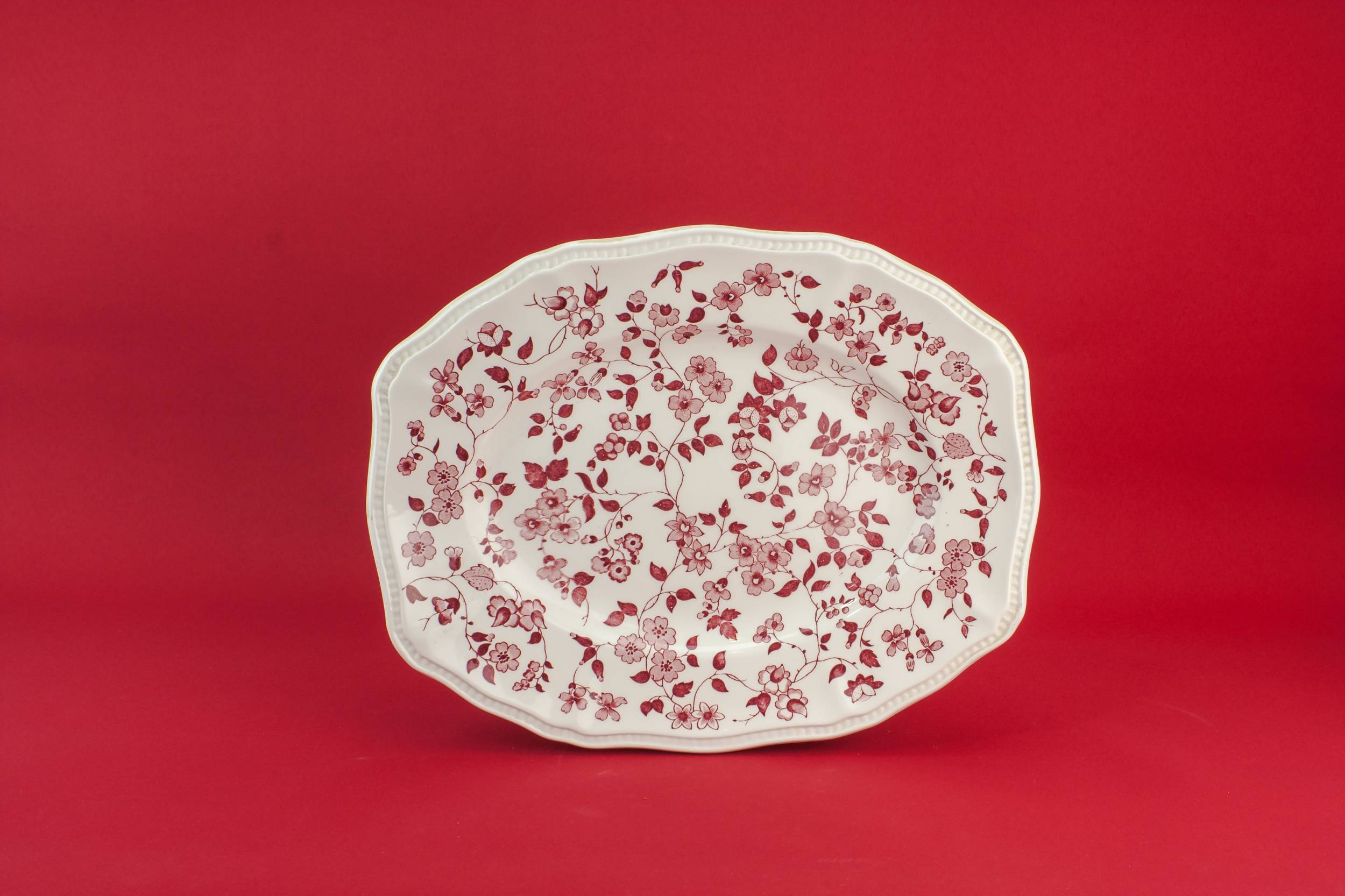 Elegant Modernist Wedgwood — Wedgwood pottery serving bowl