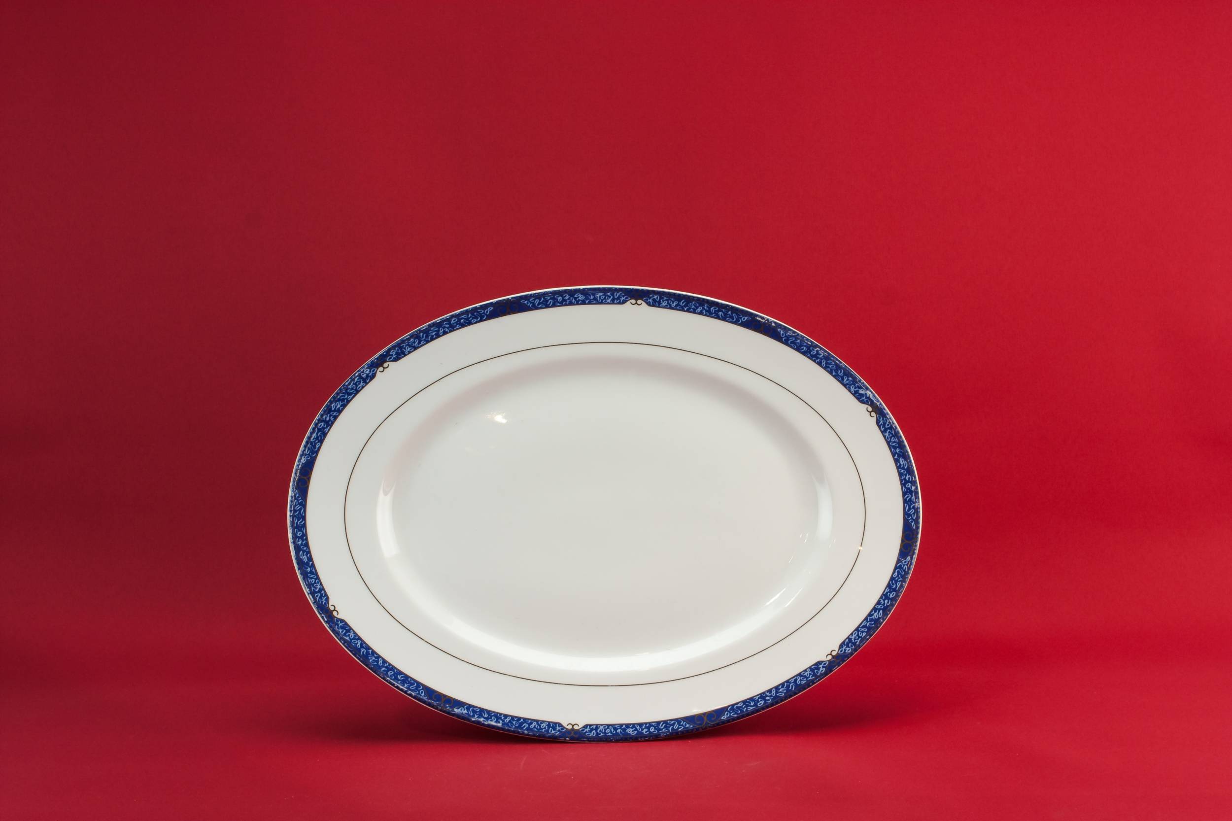 Vintage Beautiful Oval — Retro porcelain platter
