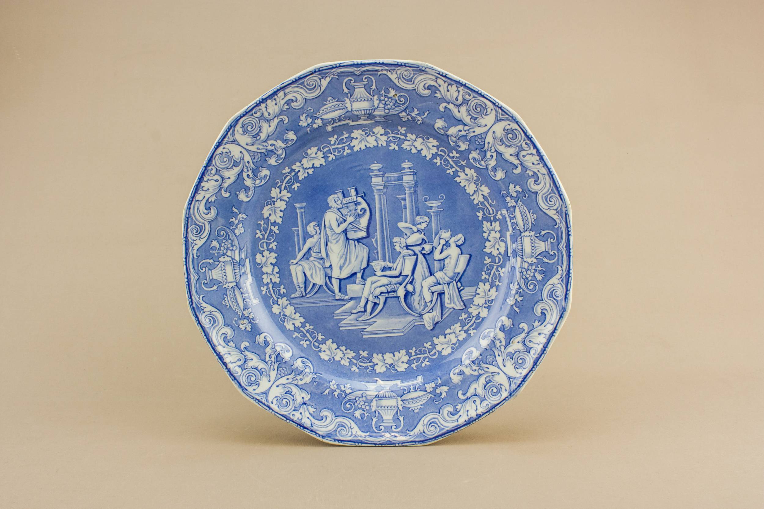 Antique Luxurious Pottery — Blue and white serving dish