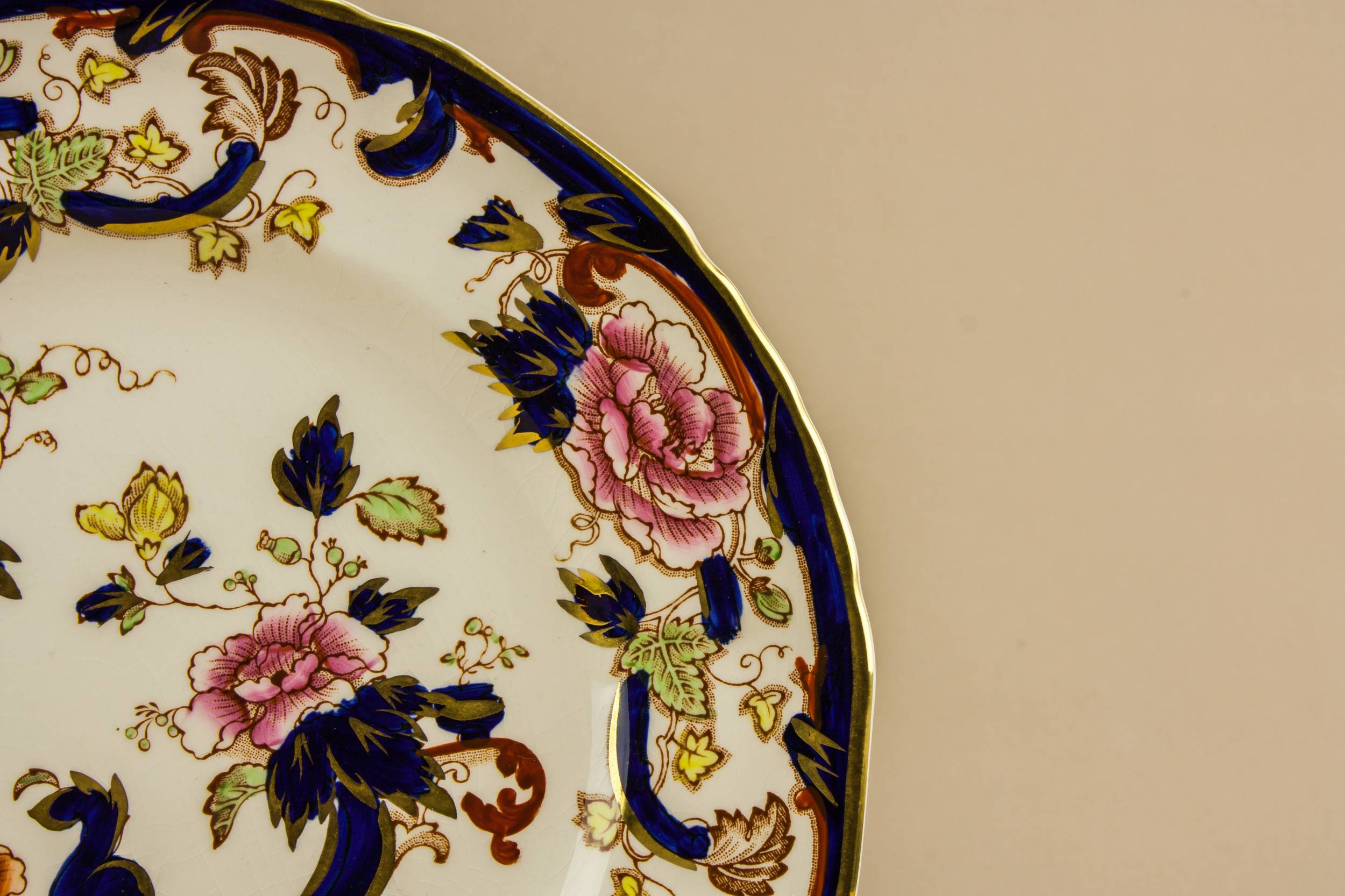 Classical Vintage Pottery — 4 retro pottery medium plates 1