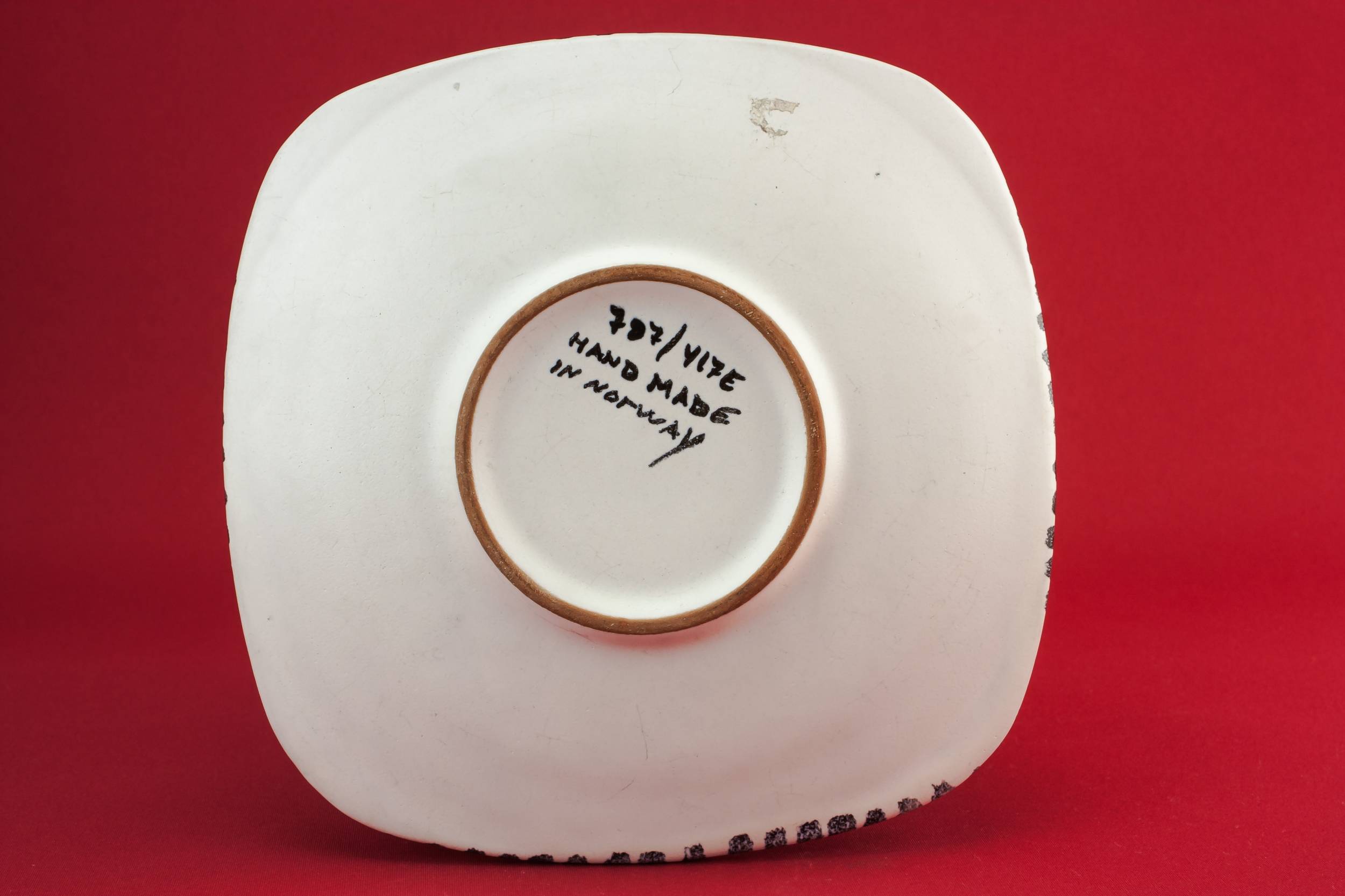 Elegant Vintage Serving — Pottery serving dish 2