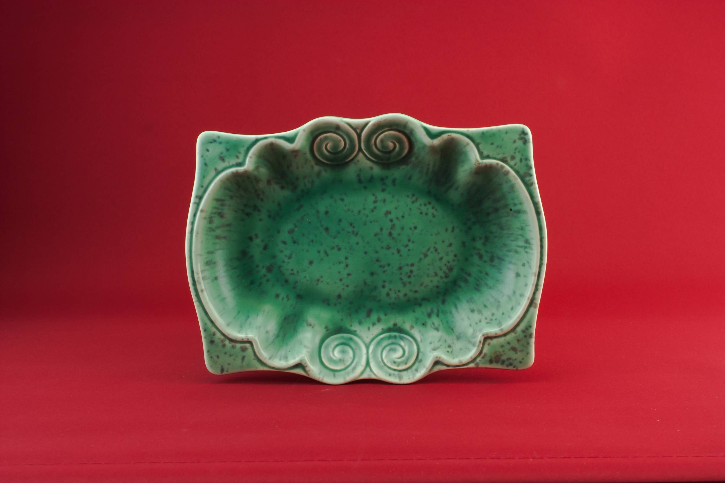 Vintage Art Deco — Art Deco pottery serving bowl
