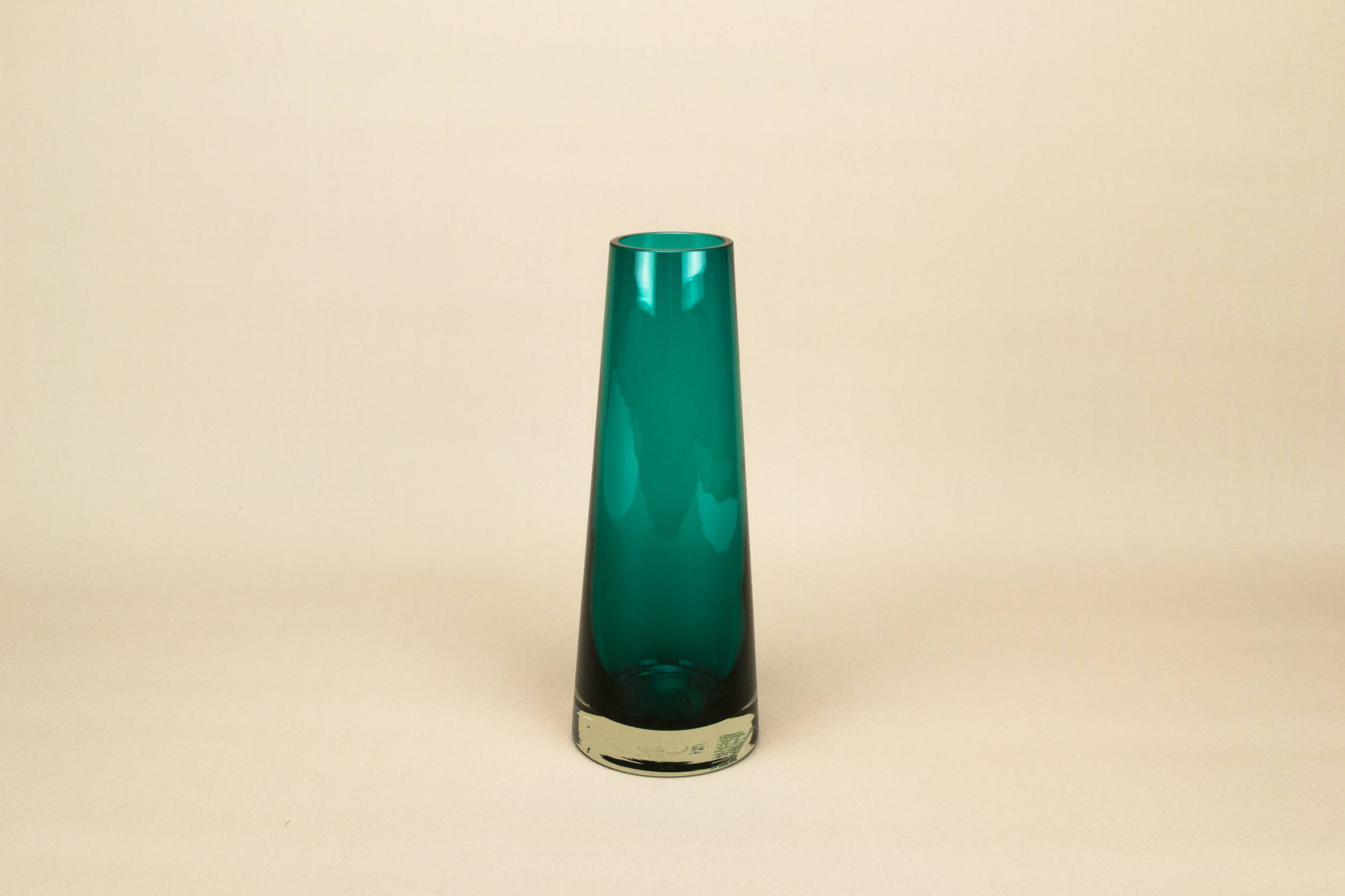 Elegant Vintage Minimalist — Green Riihimaen glass vase