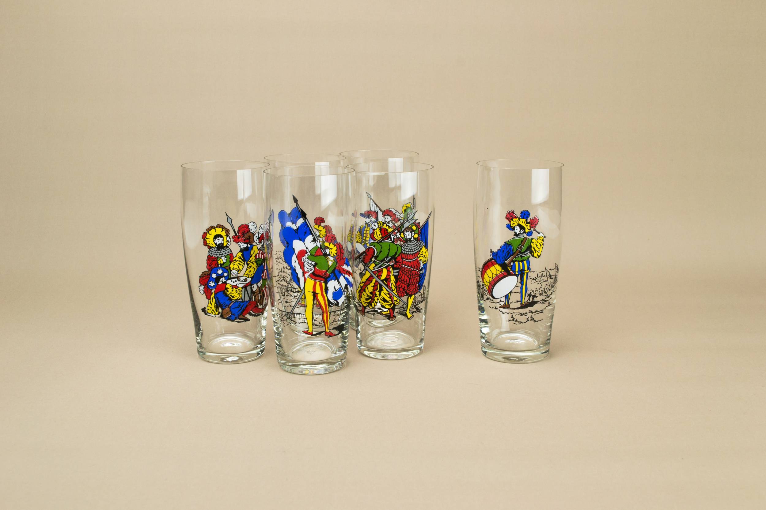 Vintage Red Figures — 6 colourful cocktail glasses