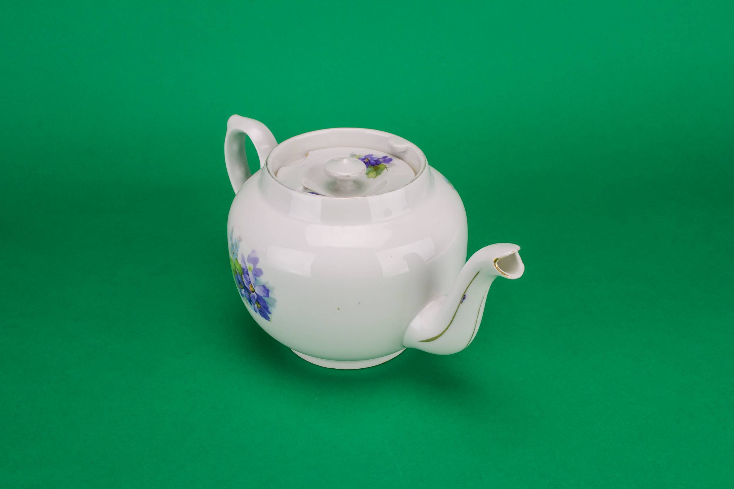 Lilac Porcelain Teapot — Small lilac teapot 2