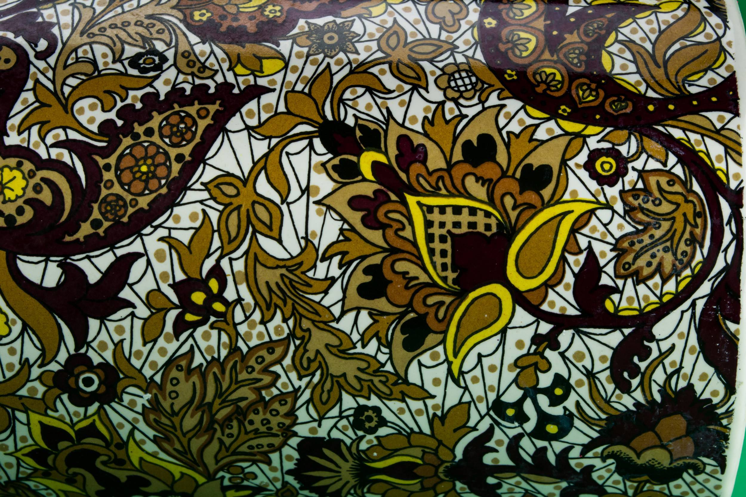 Attractive Vintage Paisley — Brown paisley vase 2