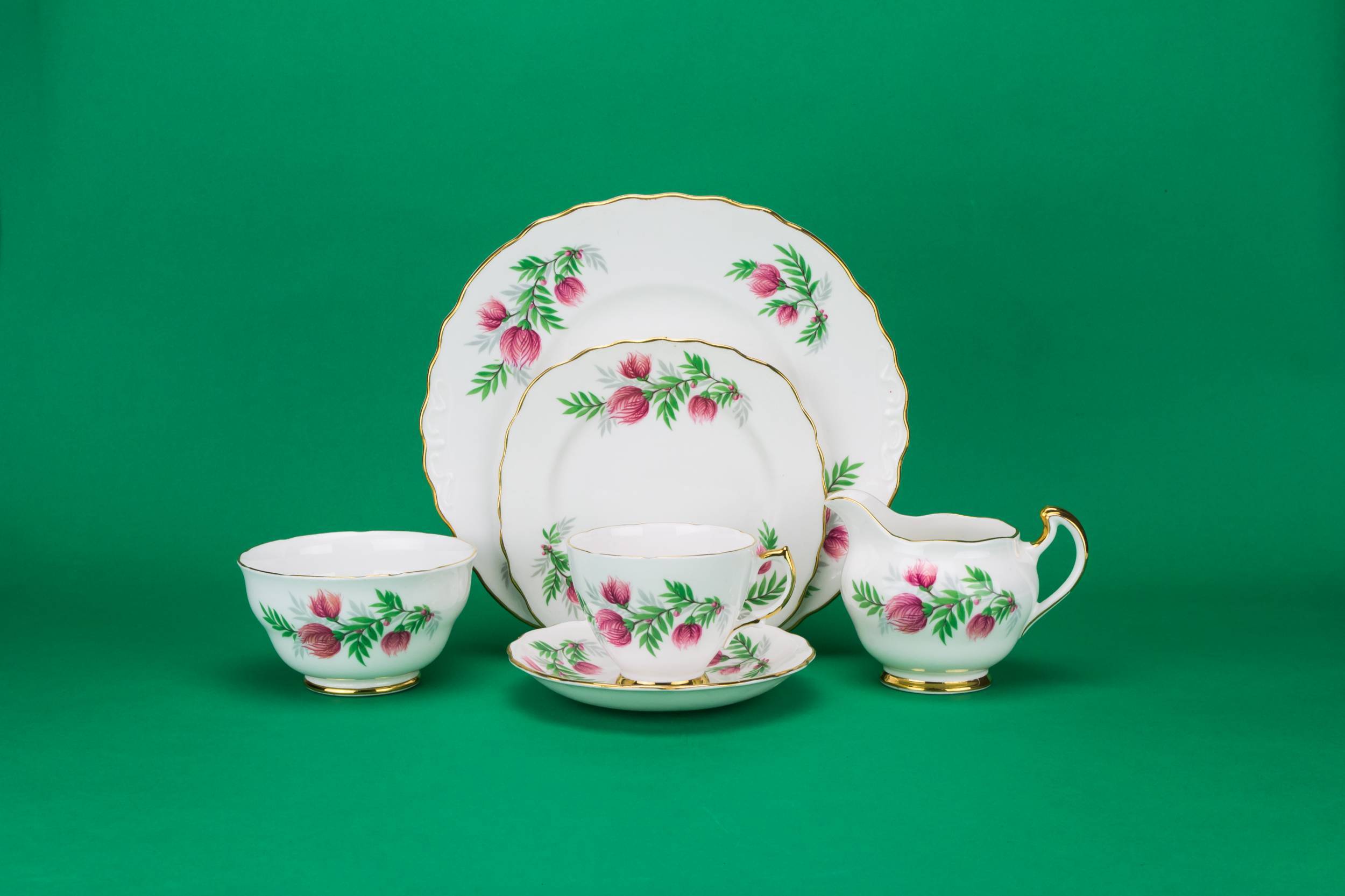 Persons Attractive Mid-century — Red and green tea set for 6