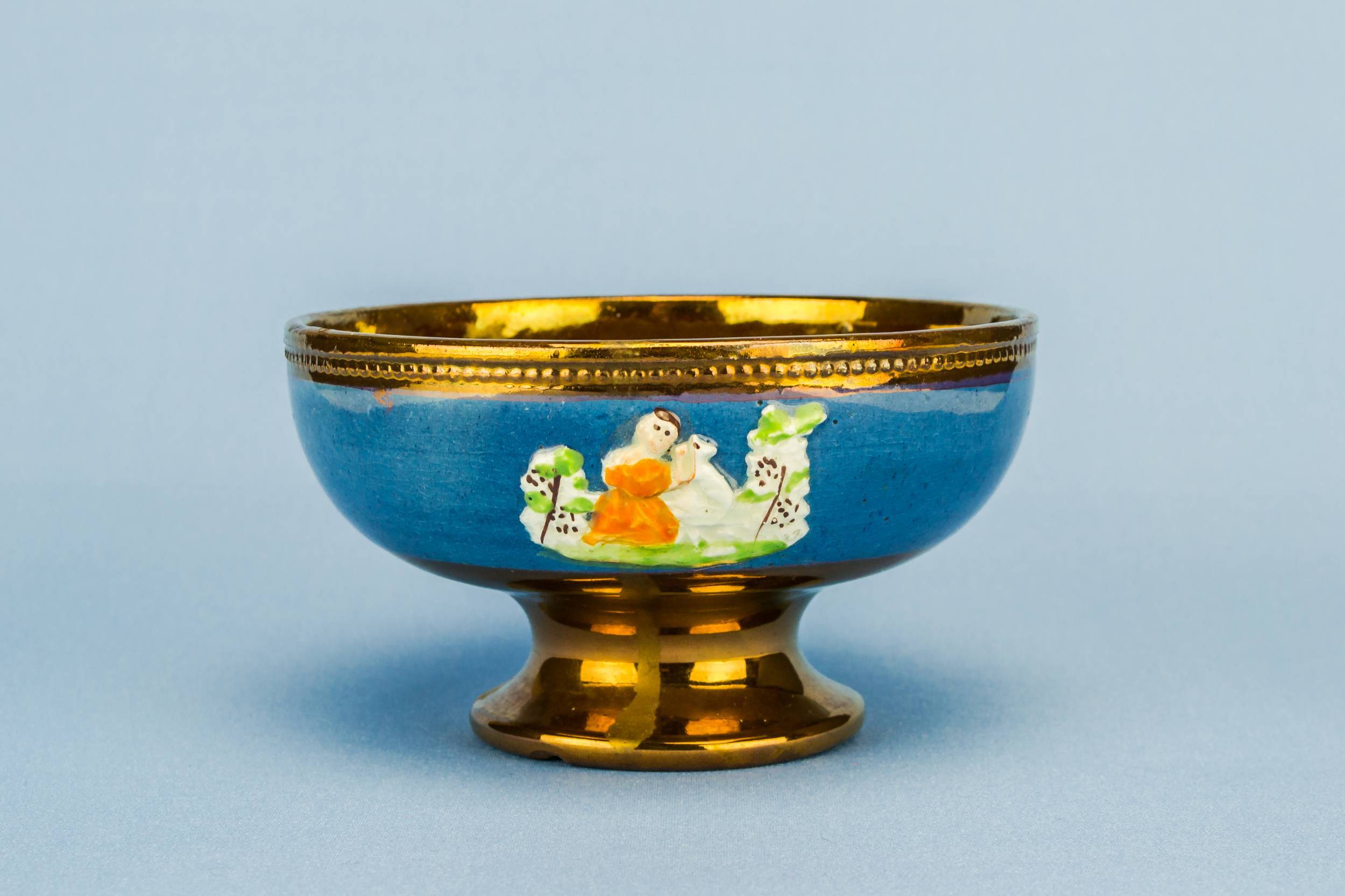 Victorian Antique Figures — Lustre sugar bowl