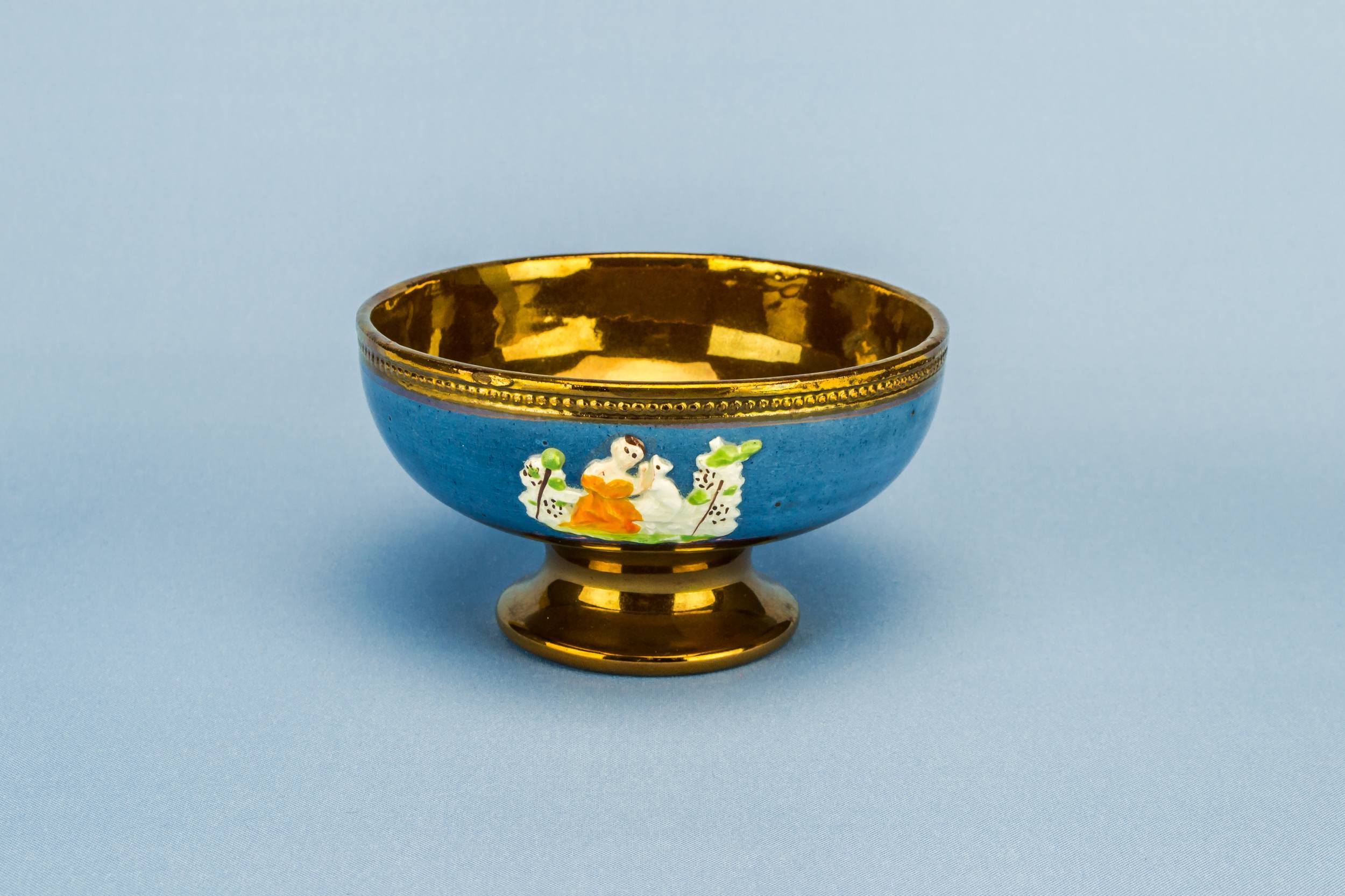 Victorian Antique Figures — Lustre sugar bowl 2
