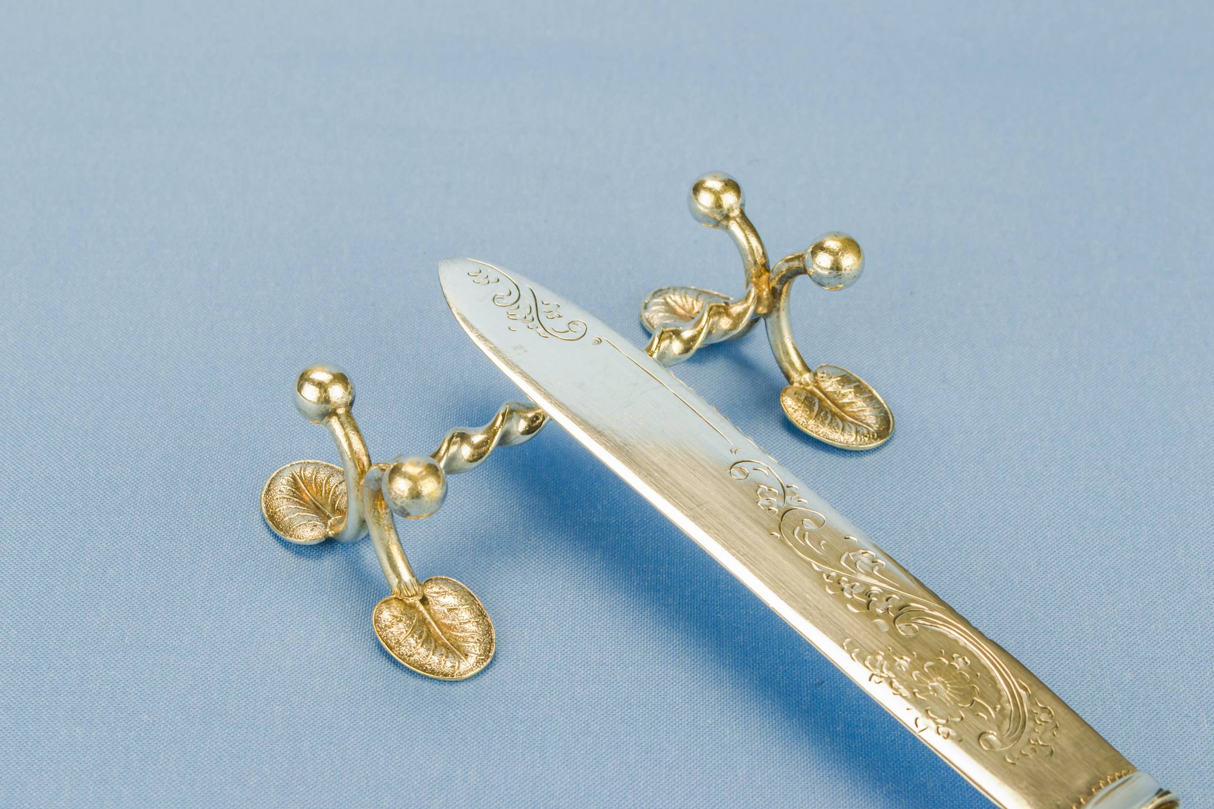 Silver Plated Classical — 2 floral knife rests 1
