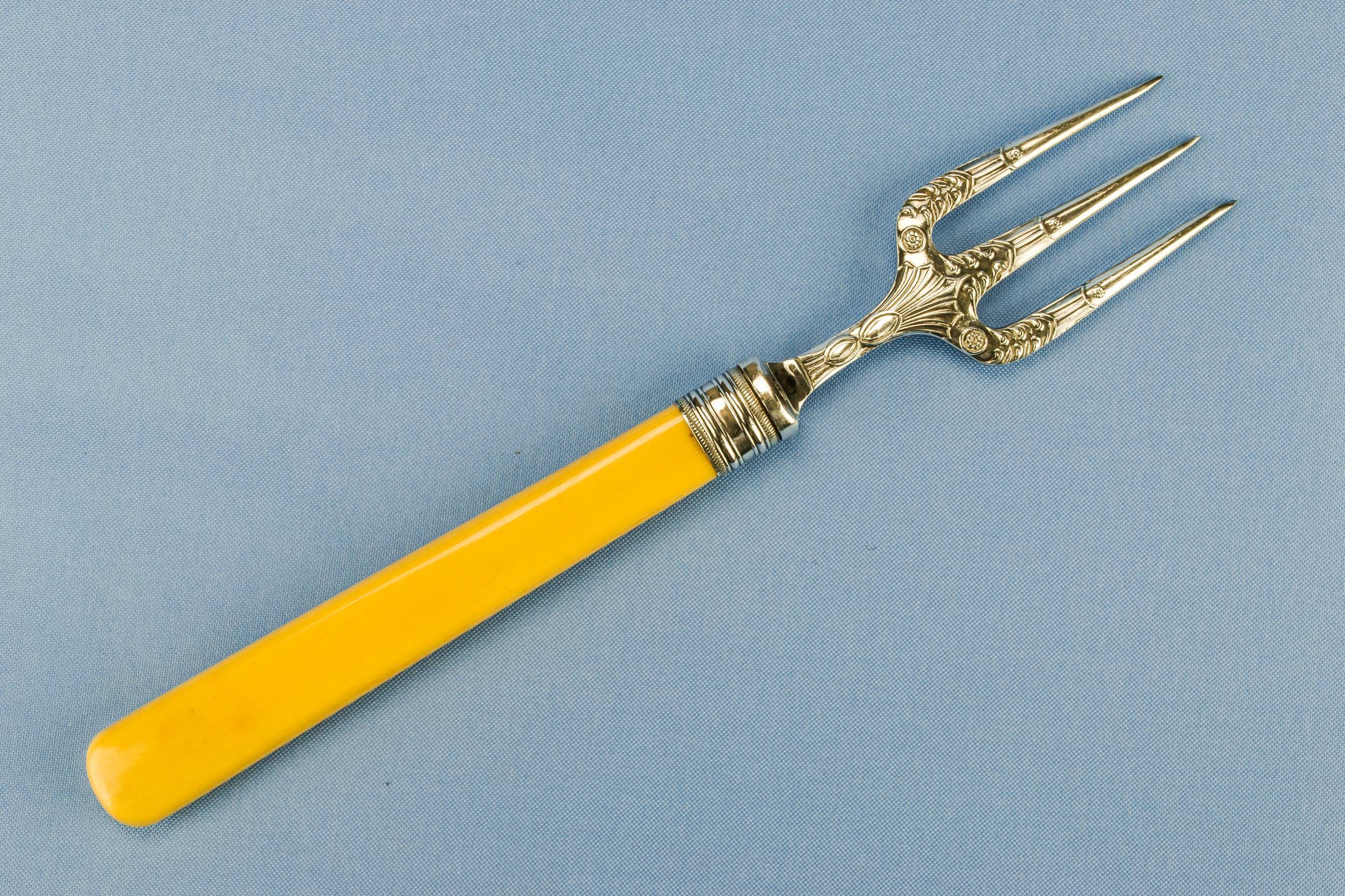 Antique Elegant Floral — Silver plated fork 2