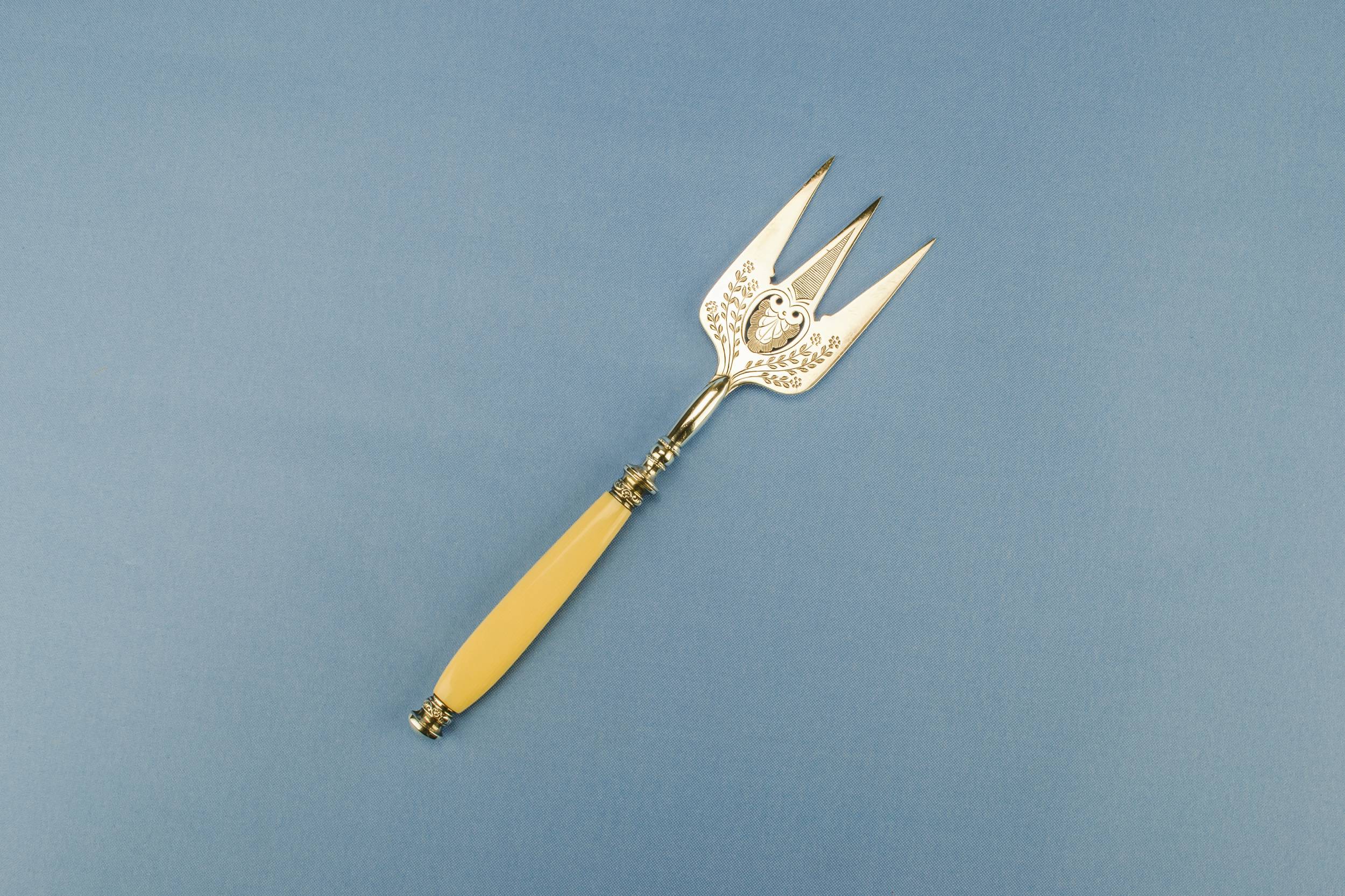 Antique Victorian Floral — Silver plated bread fork 5