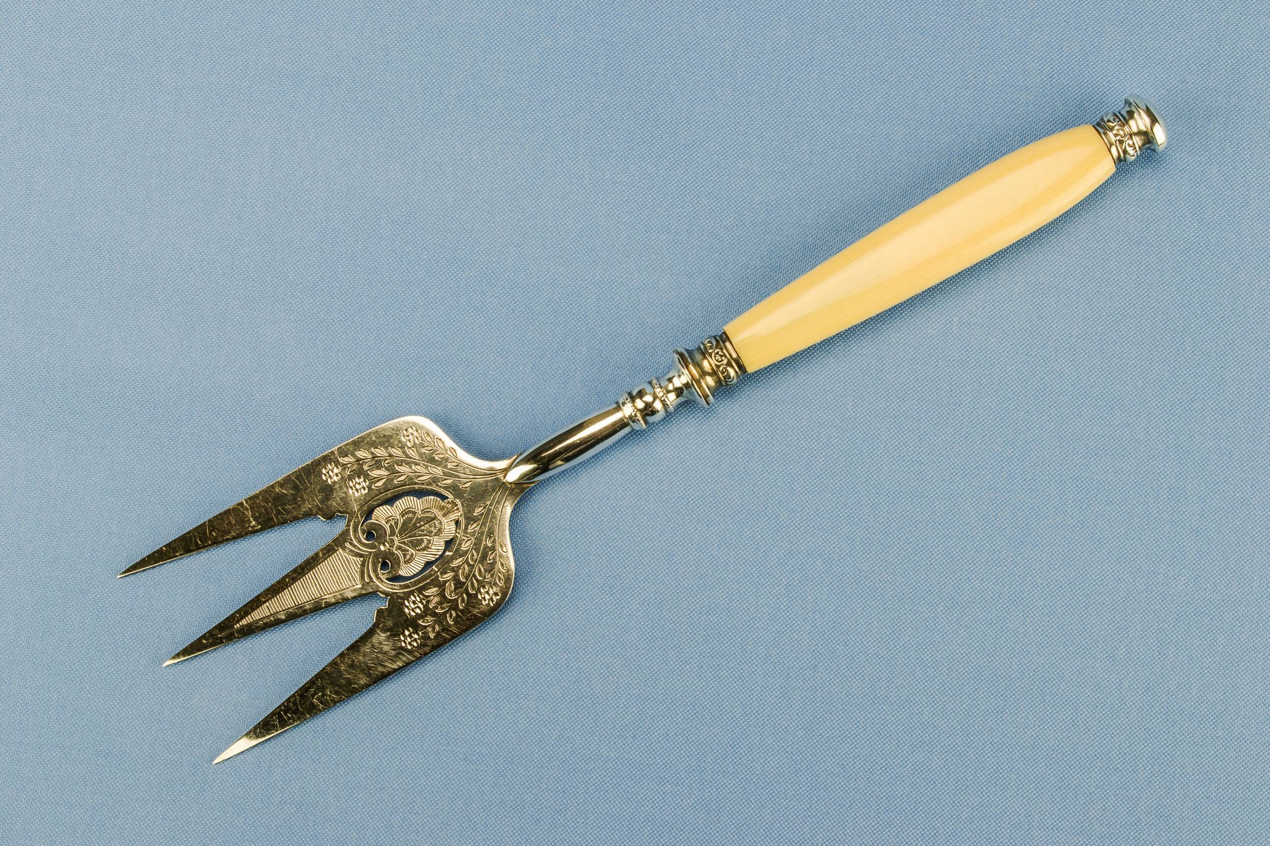 Antique Victorian Floral — Silver plated bread fork 3