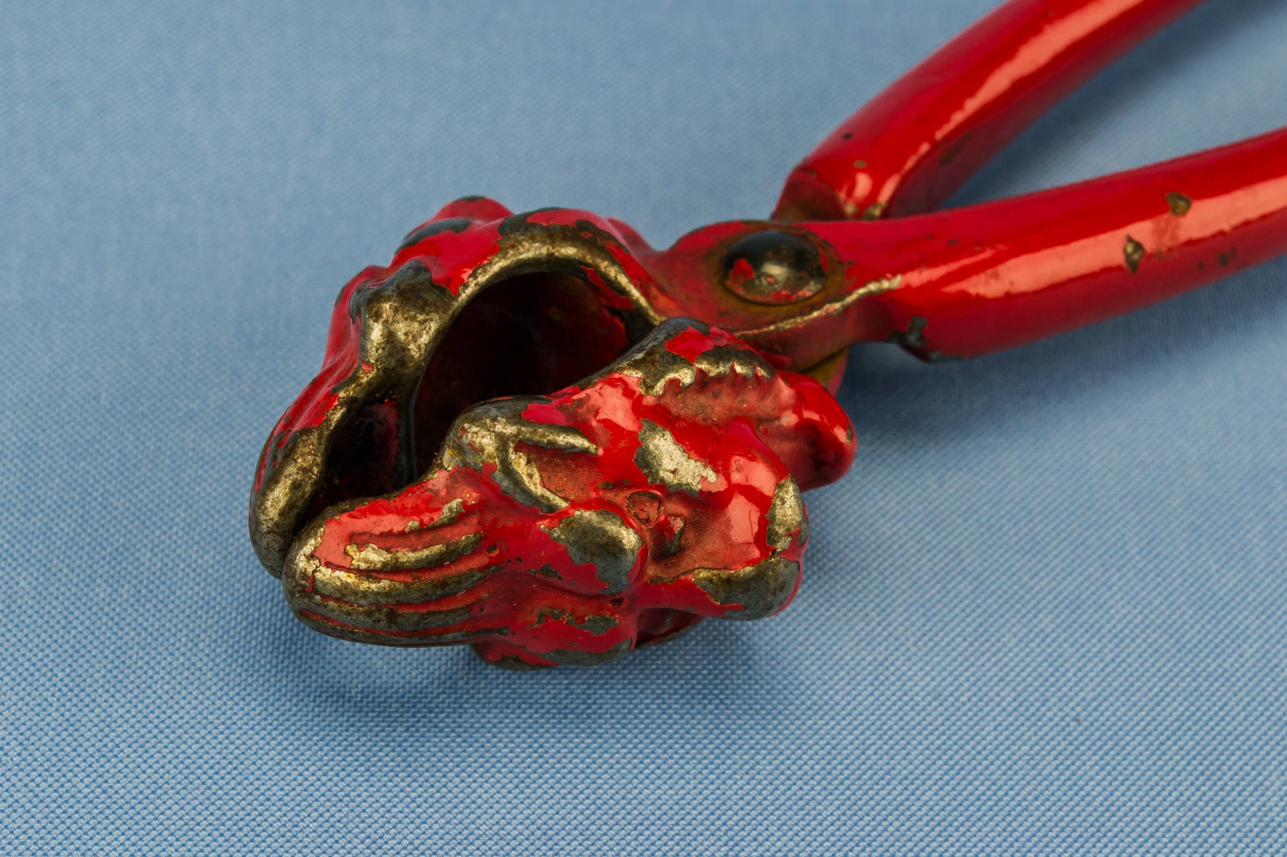Red Attractive Metal — Red tiger nut cracker 3