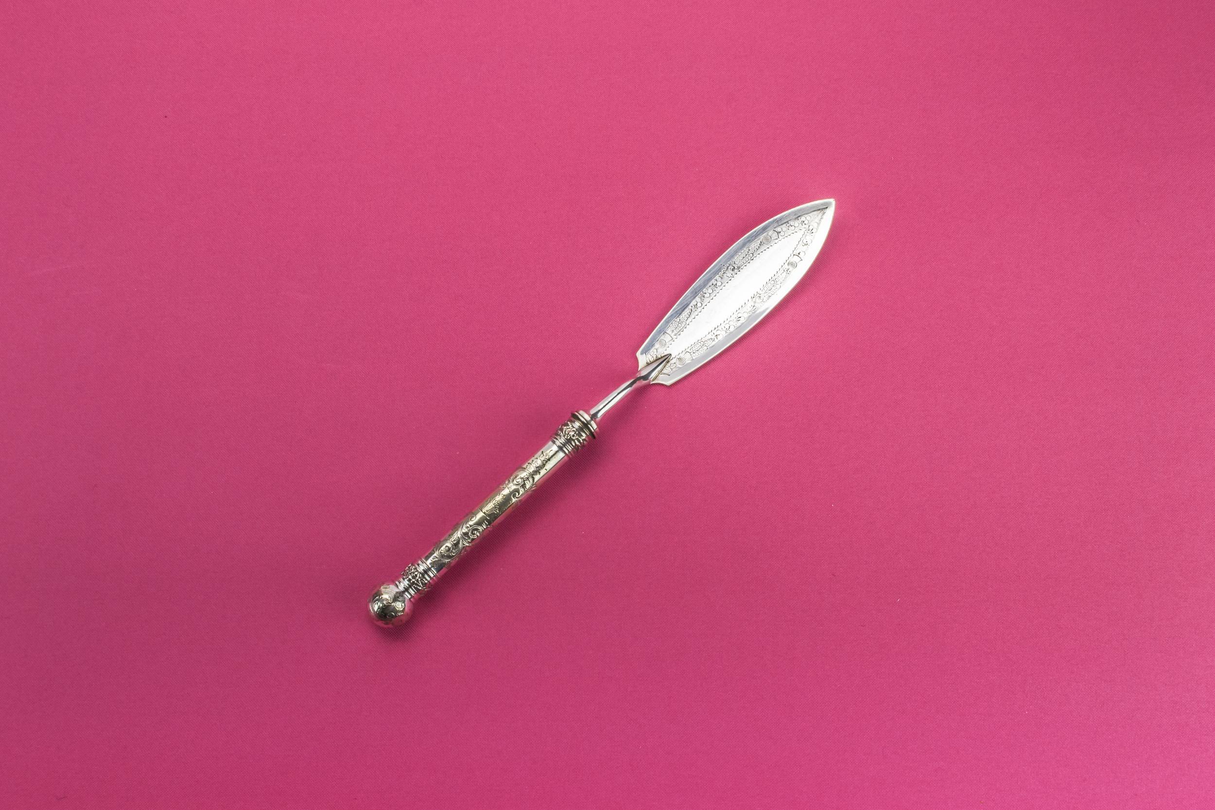 Spectacular Silver Plated — 6 unusual dessert knives
