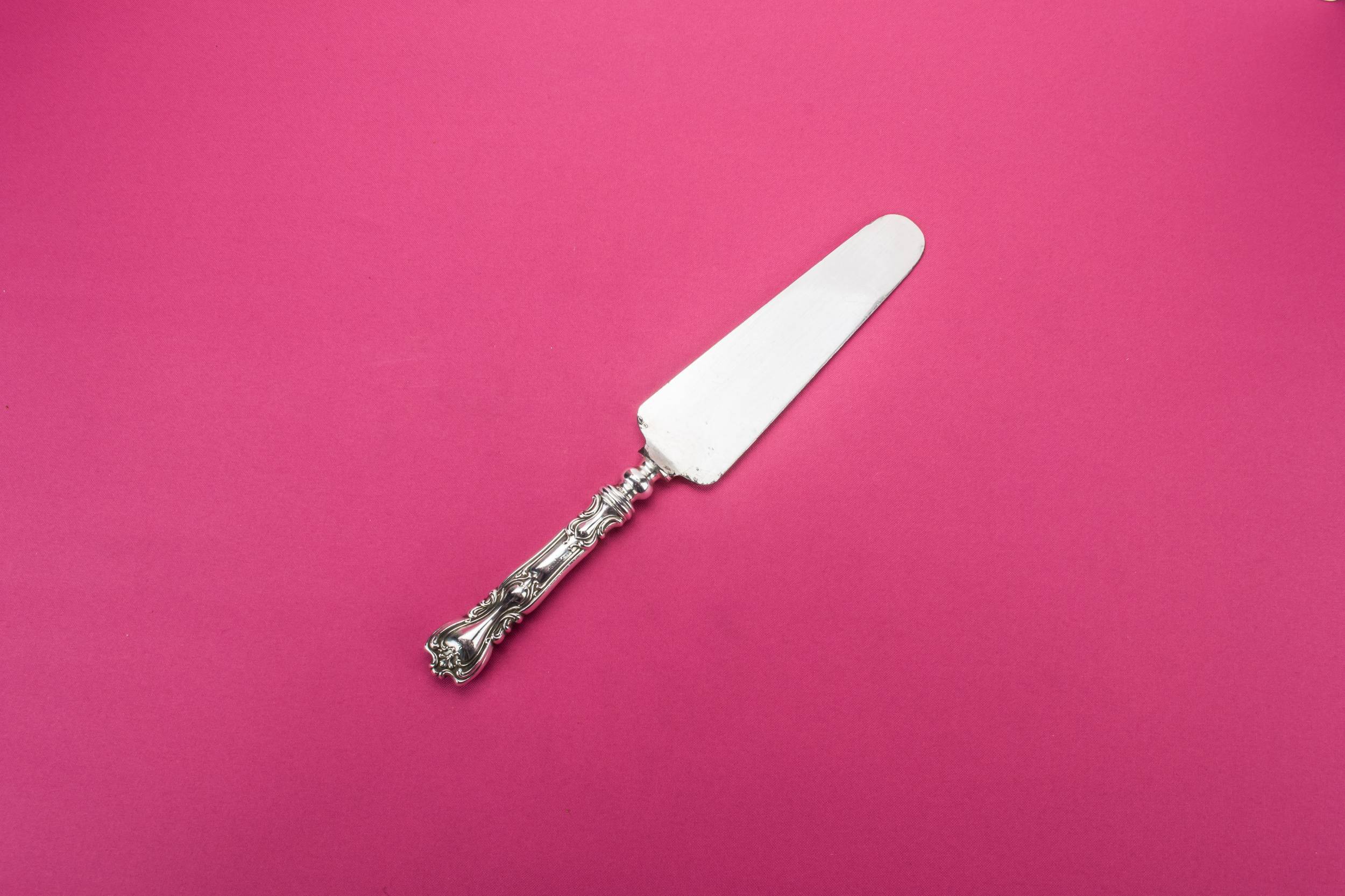 Antique Classical CAKE — Silver cake server