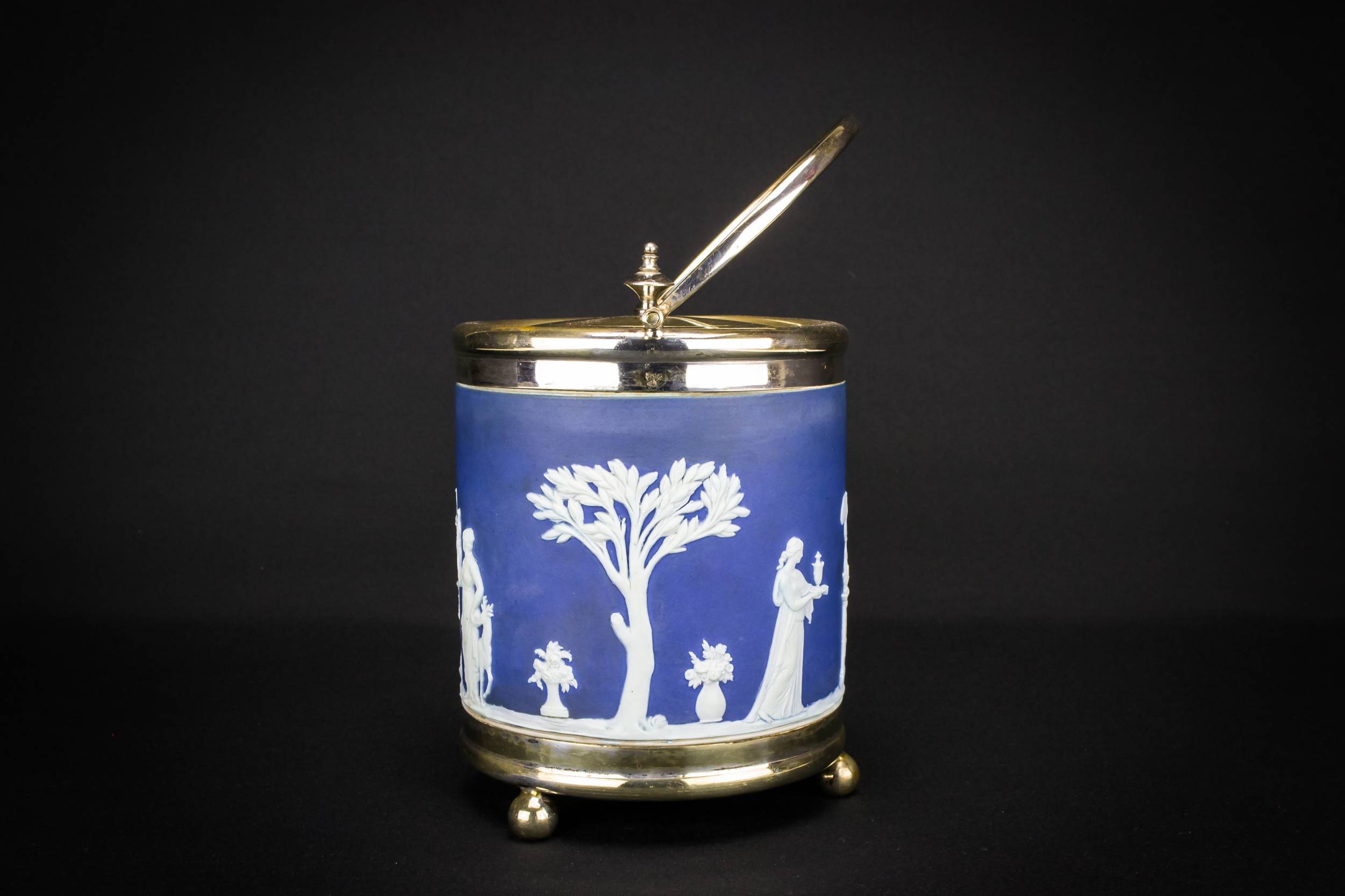 Blue and White — Blue and white ice bucket 1