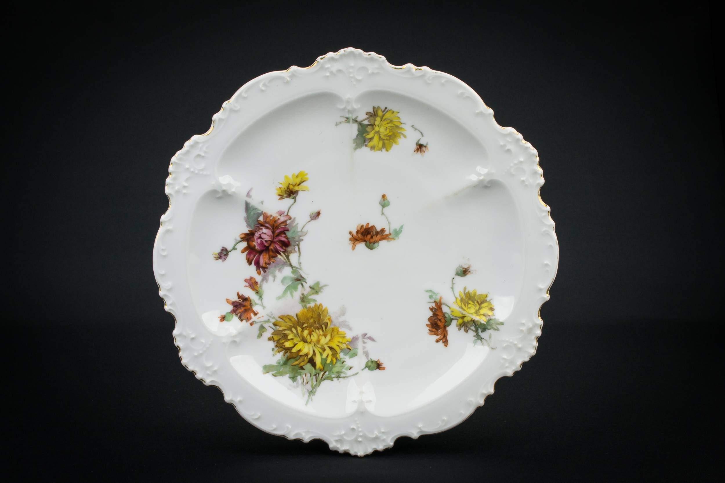 Porcelain Attractive PLATES — 5 Limoges dessert plates