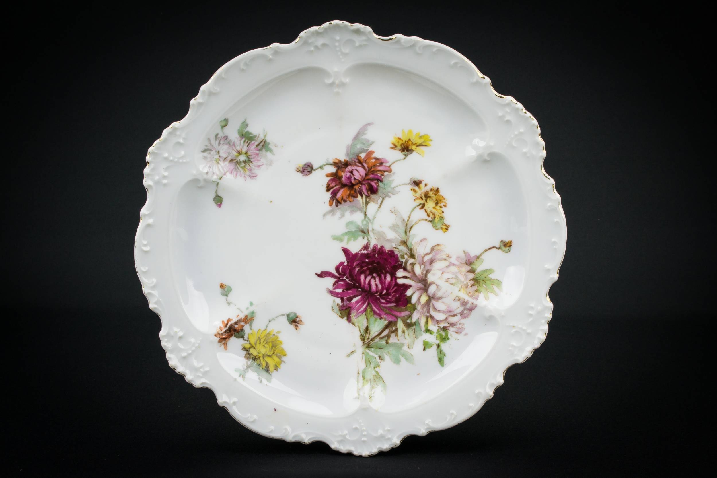 Porcelain Attractive PLATES — 5 Limoges dessert plates 2