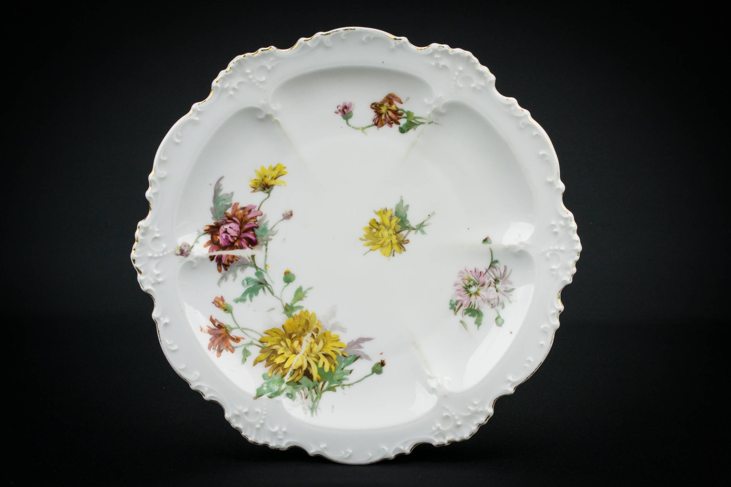 Porcelain Attractive PLATES — 5 Limoges dessert plates 3