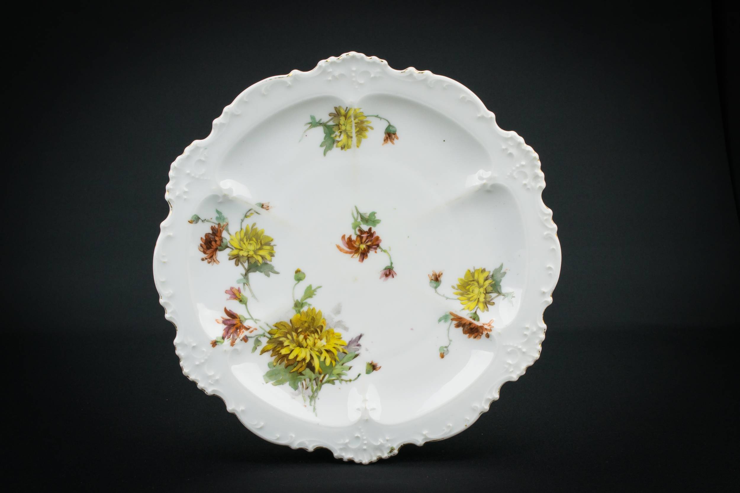 Porcelain Attractive PLATES — 5 Limoges dessert plates 4