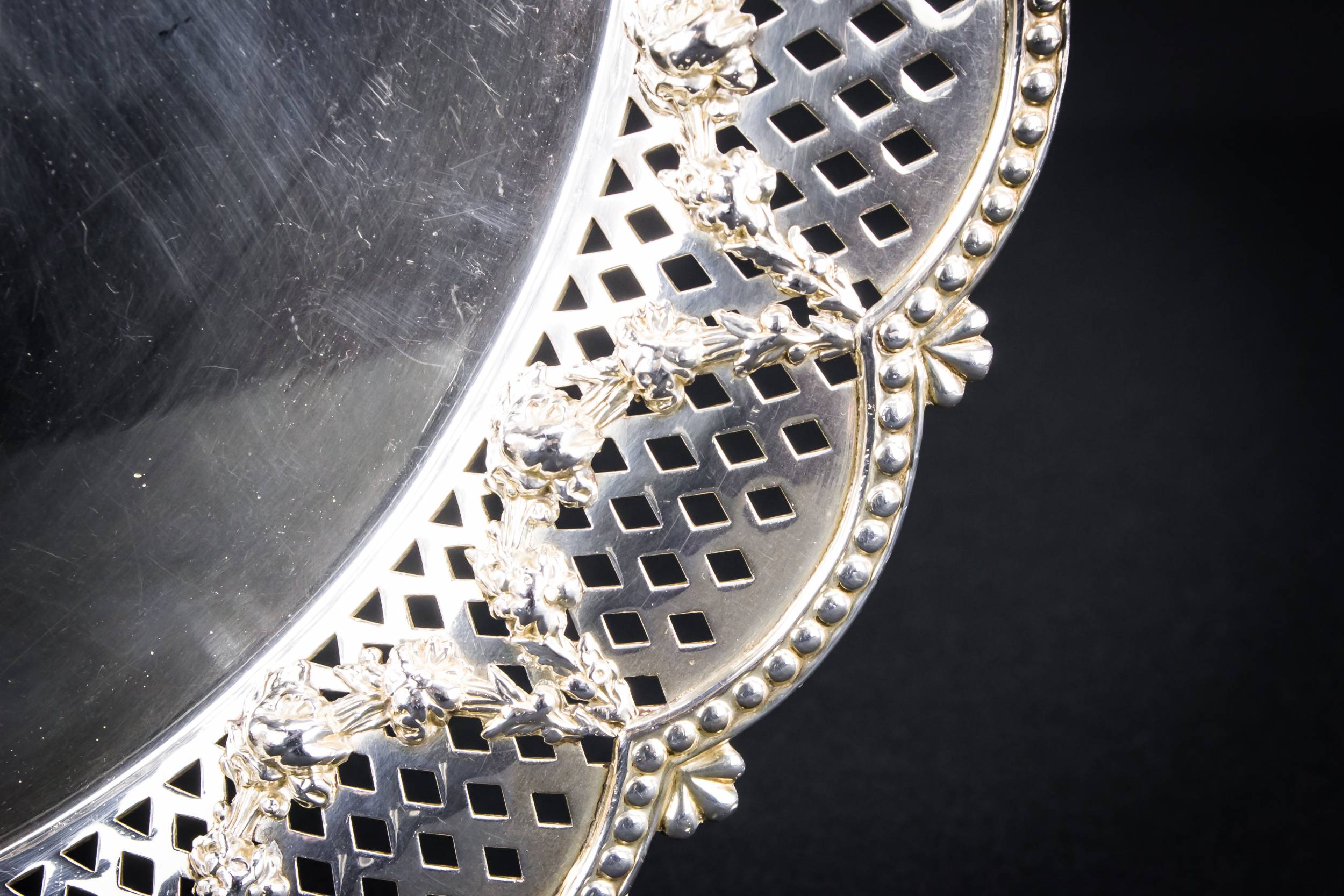 Silver Plated Metal — Silver plated round tray 2