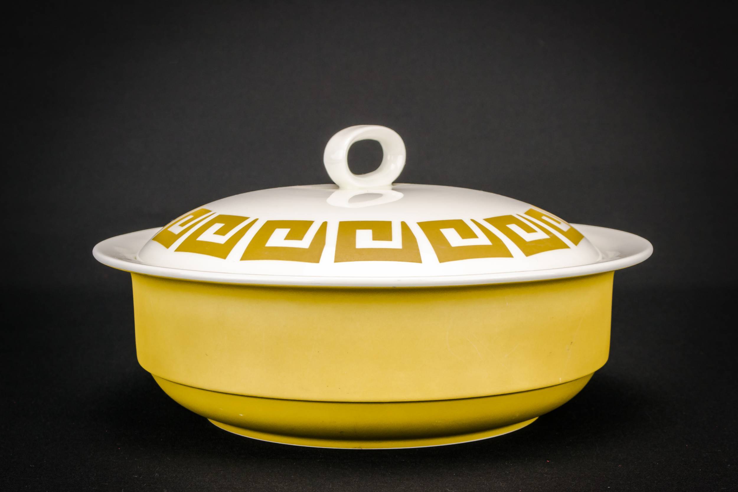 Elegant Retro TUREEN — Wedgwood gold serving tureen 1