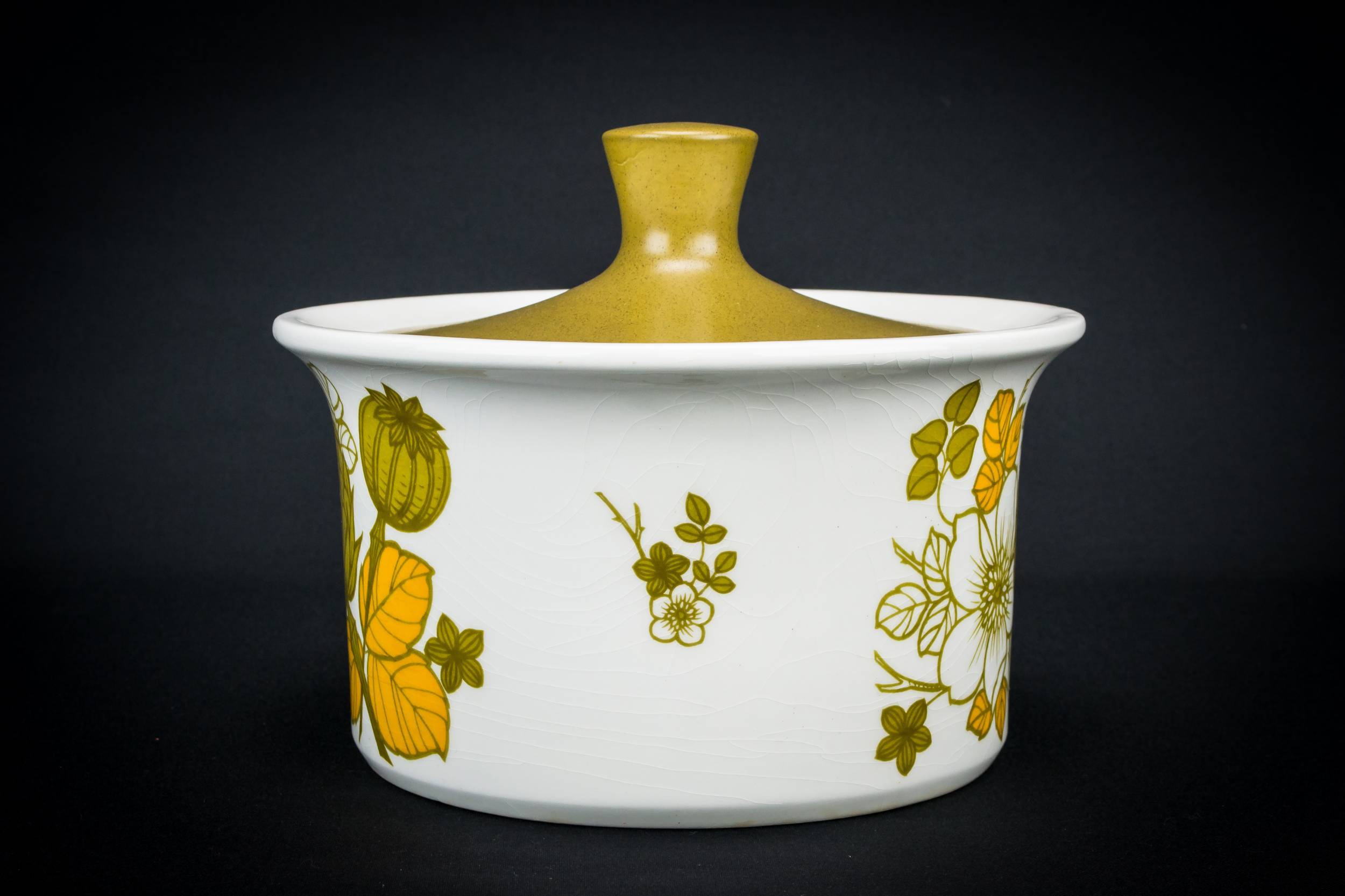 Retro Porcelain Countryside — Countryside serving tureen 1