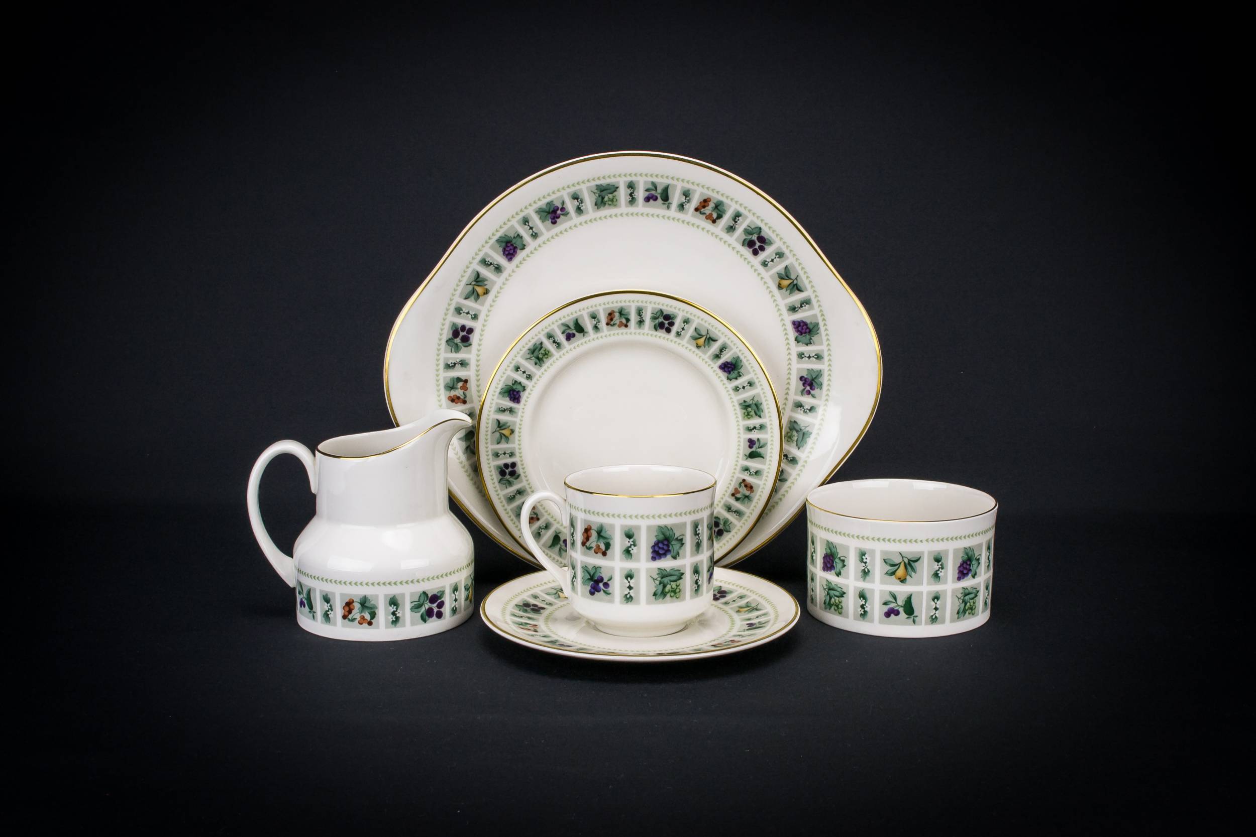 Persons Vintage Classical — Royal Doulton tea set for 6